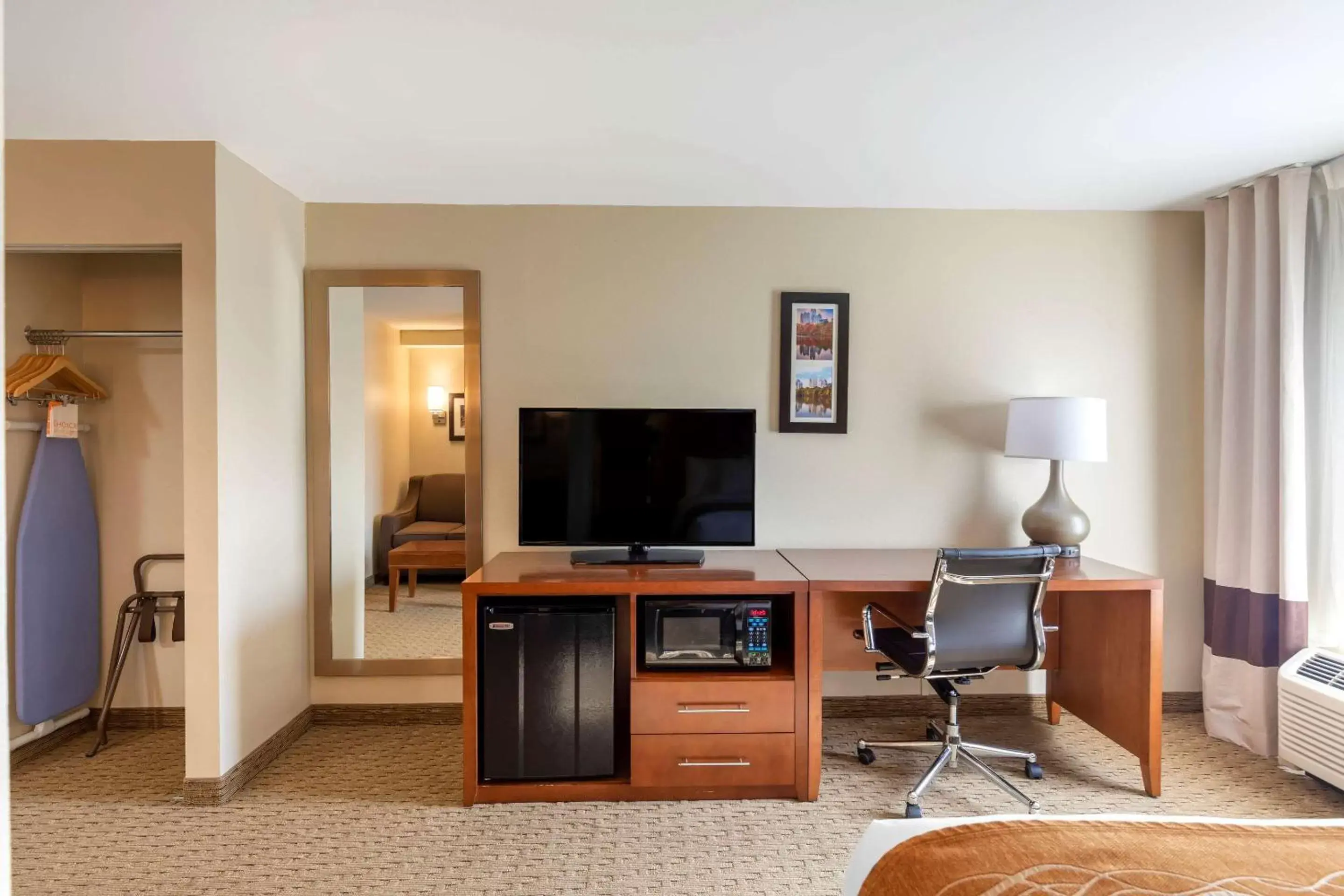 TV and multimedia, TV/Entertainment Center in Comfort Inn Kennesaw