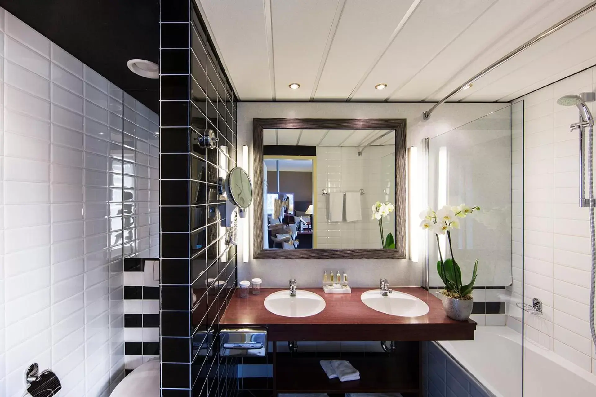 Bathroom in Crowne Plaza Maastricht, an IHG Hotel