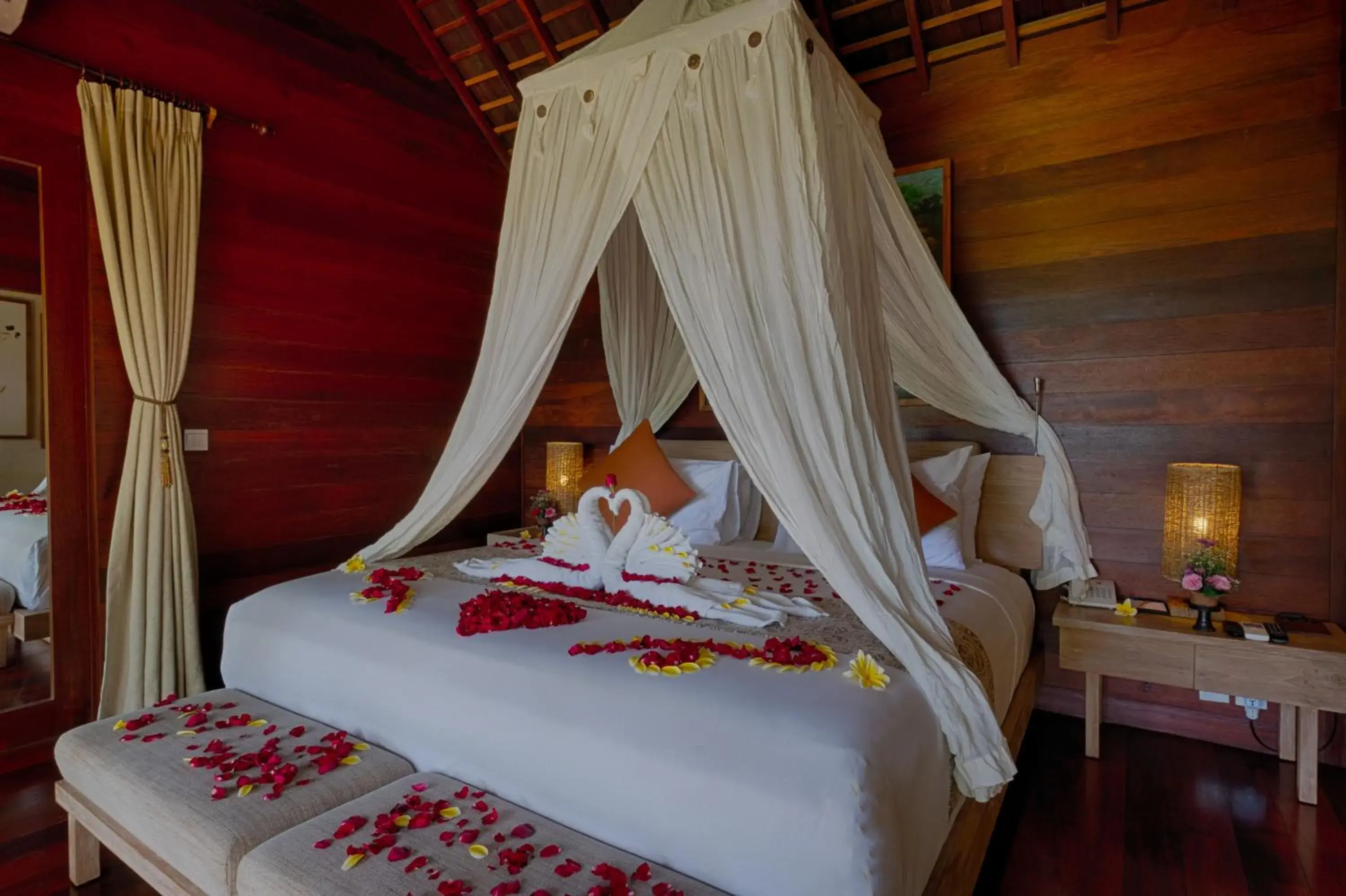 Bed in Ubud Padi Villas