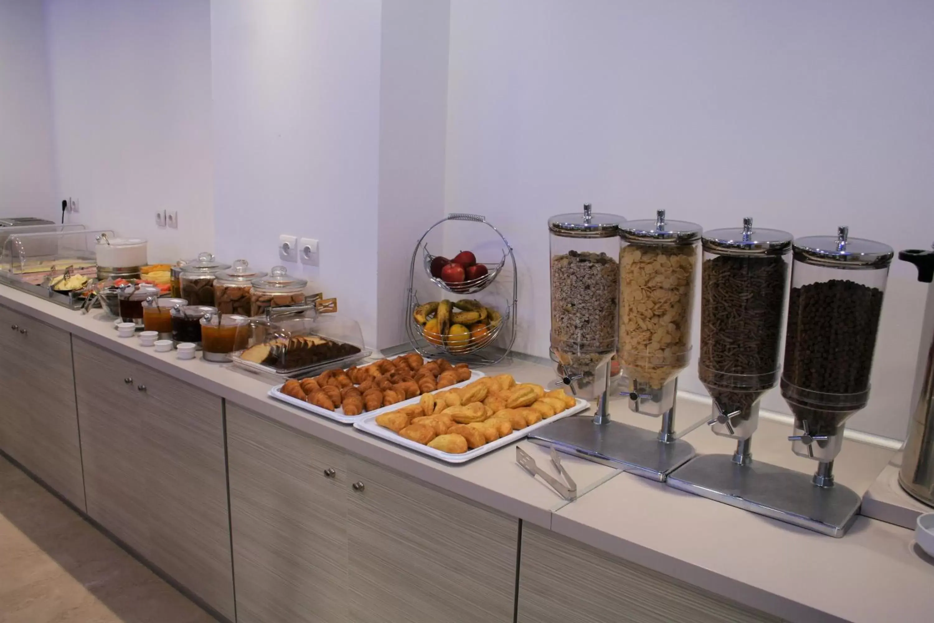 Food and drinks in Naiades Marina Hotel Food and drinks in Naiades Marina Hotel