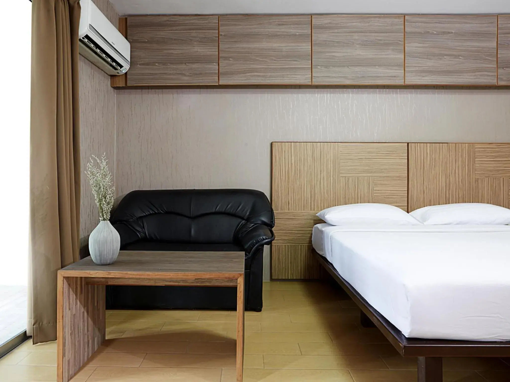 Seating area, Bed in Watana Hotel Seating area, Bed in Watana Hotel