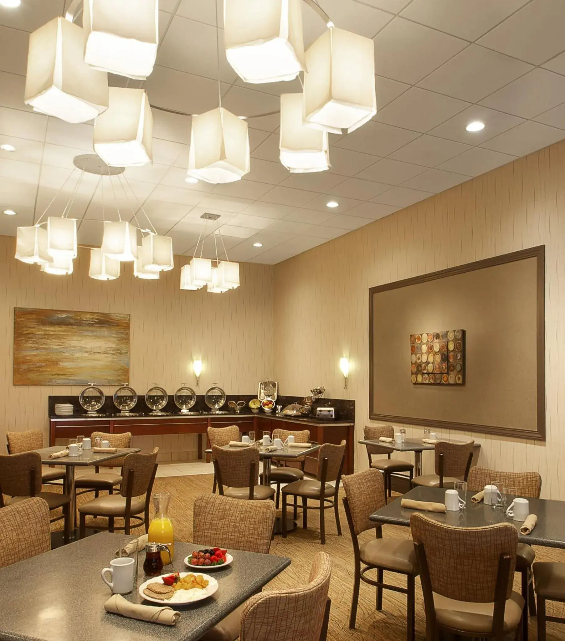 Restaurant/Places to Eat in Holiday Inn St Louis Sw - Route 66