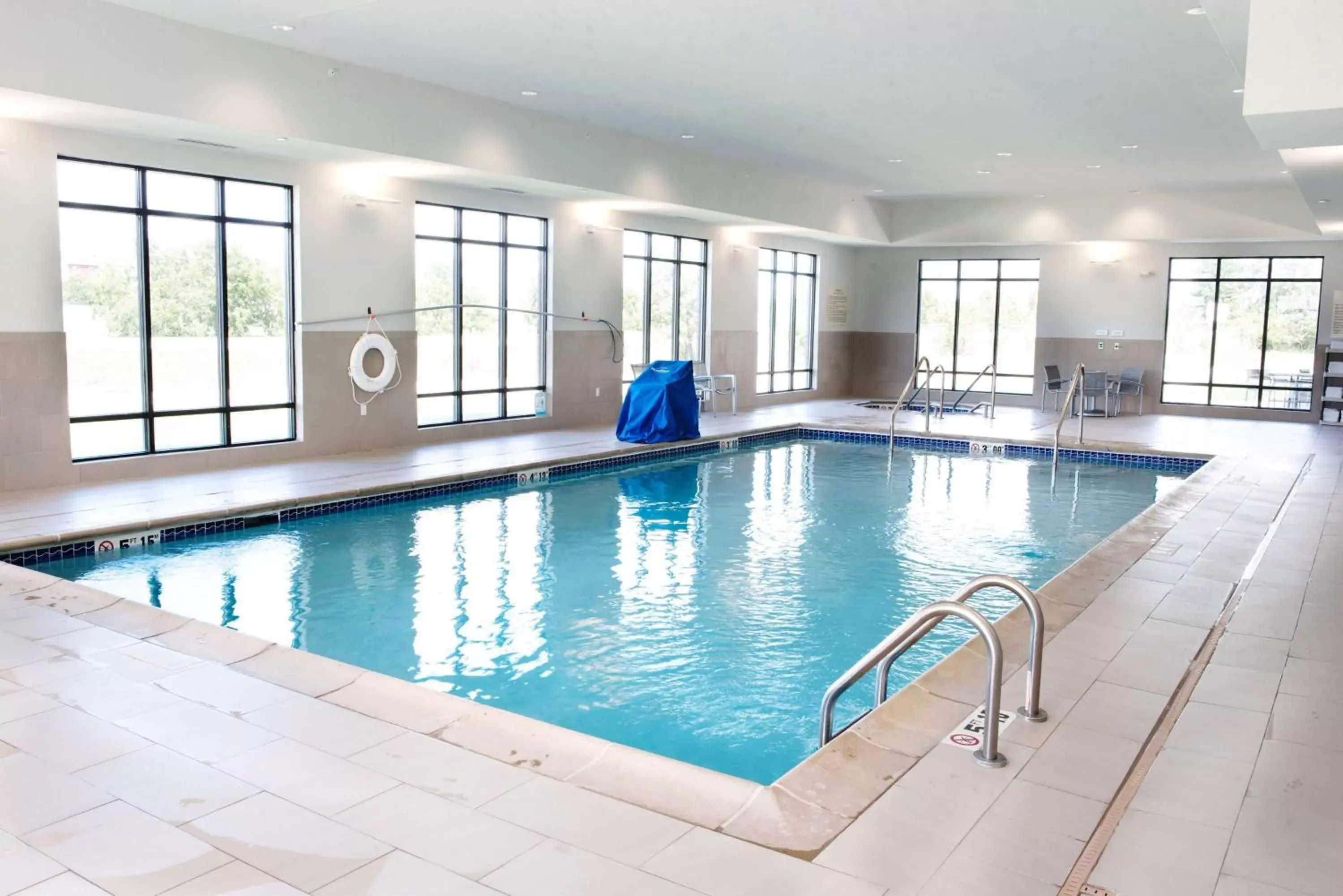 Pool view, Swimming Pool in Hampton Inn By Hilton - Suites Des Moines-Urbandale IA
