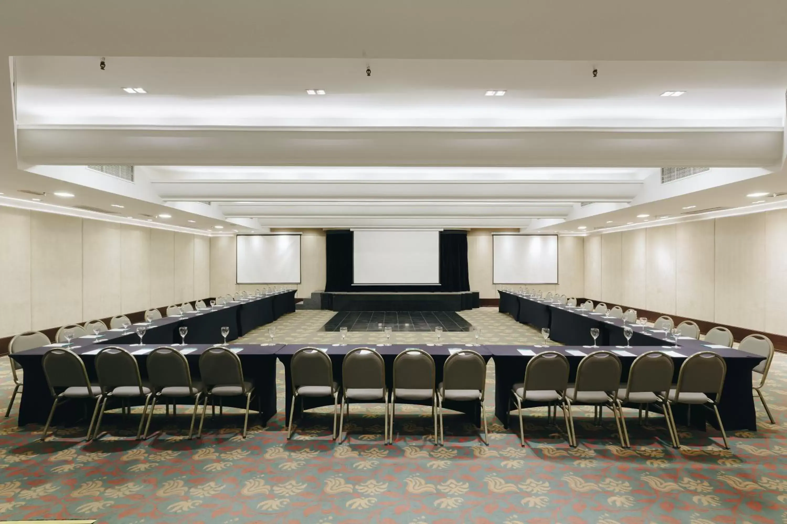 Meeting/conference room in Bourbon Curitiba Hotel & Suítes