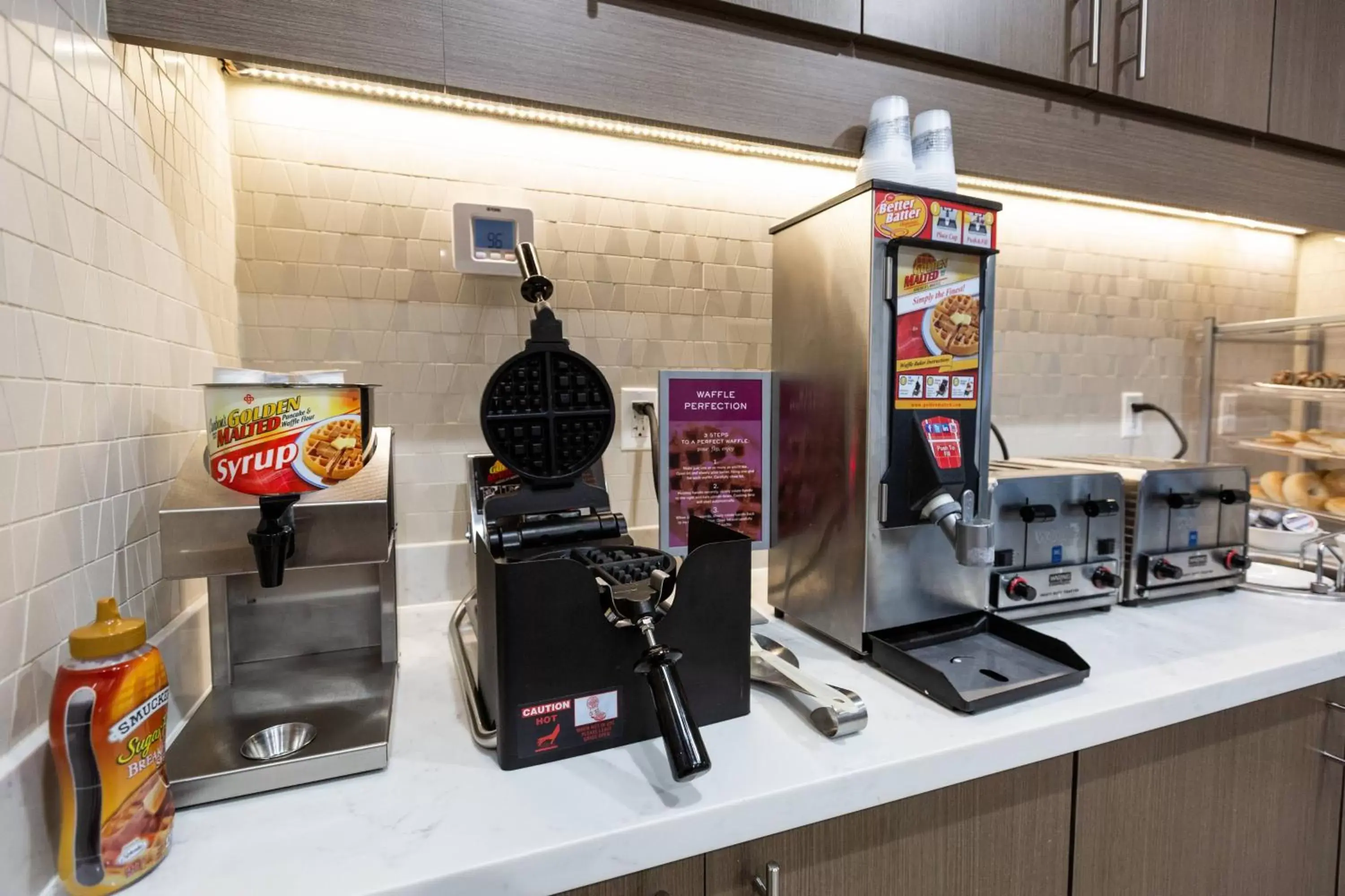 Breakfast, Kitchen/Kitchenette in Residence Inn by Marriott Oklahoma City Airport