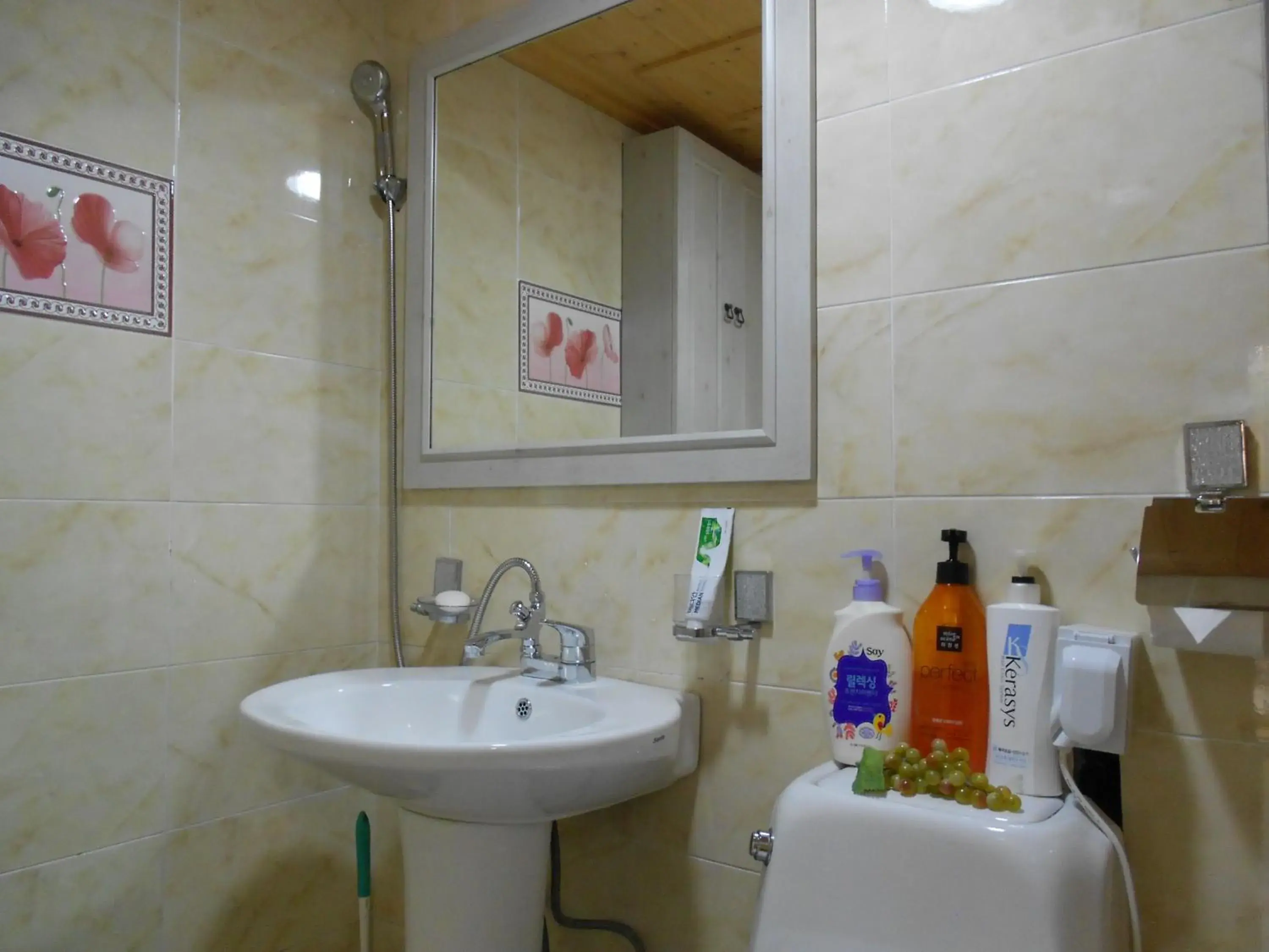 Bathroom in Happiness Full Hanok Guesthouse Jeonju