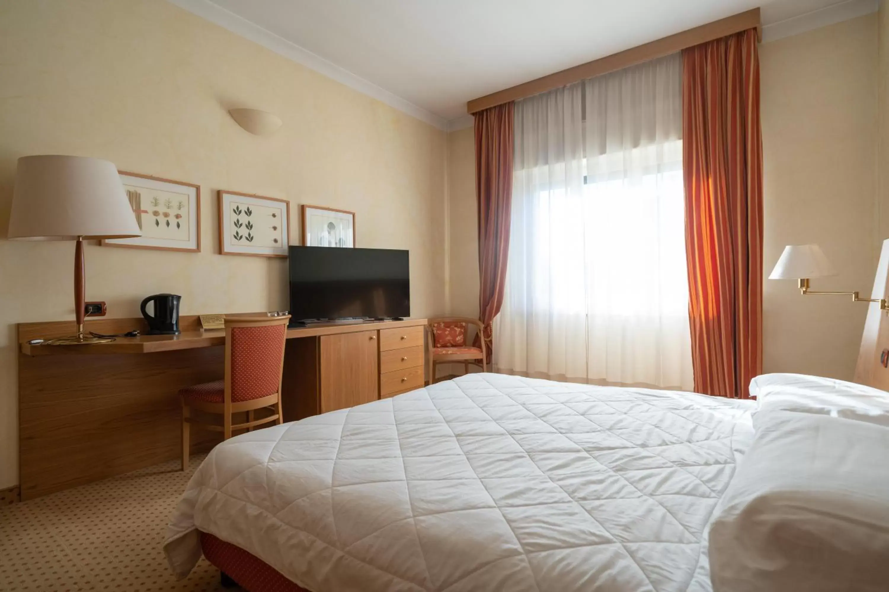 TV and multimedia, Bed in Hotel San Pancrazio