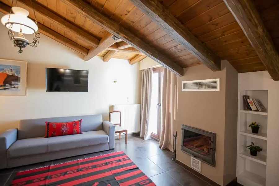 Ellinon Thea Arachova