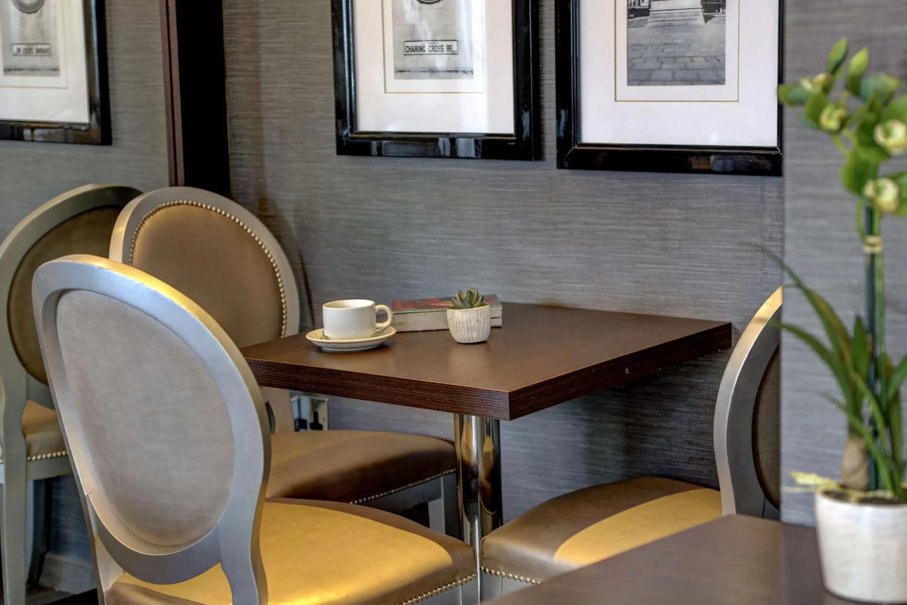 Restaurant/places to eat in Best Western Buckingham Palace Rd