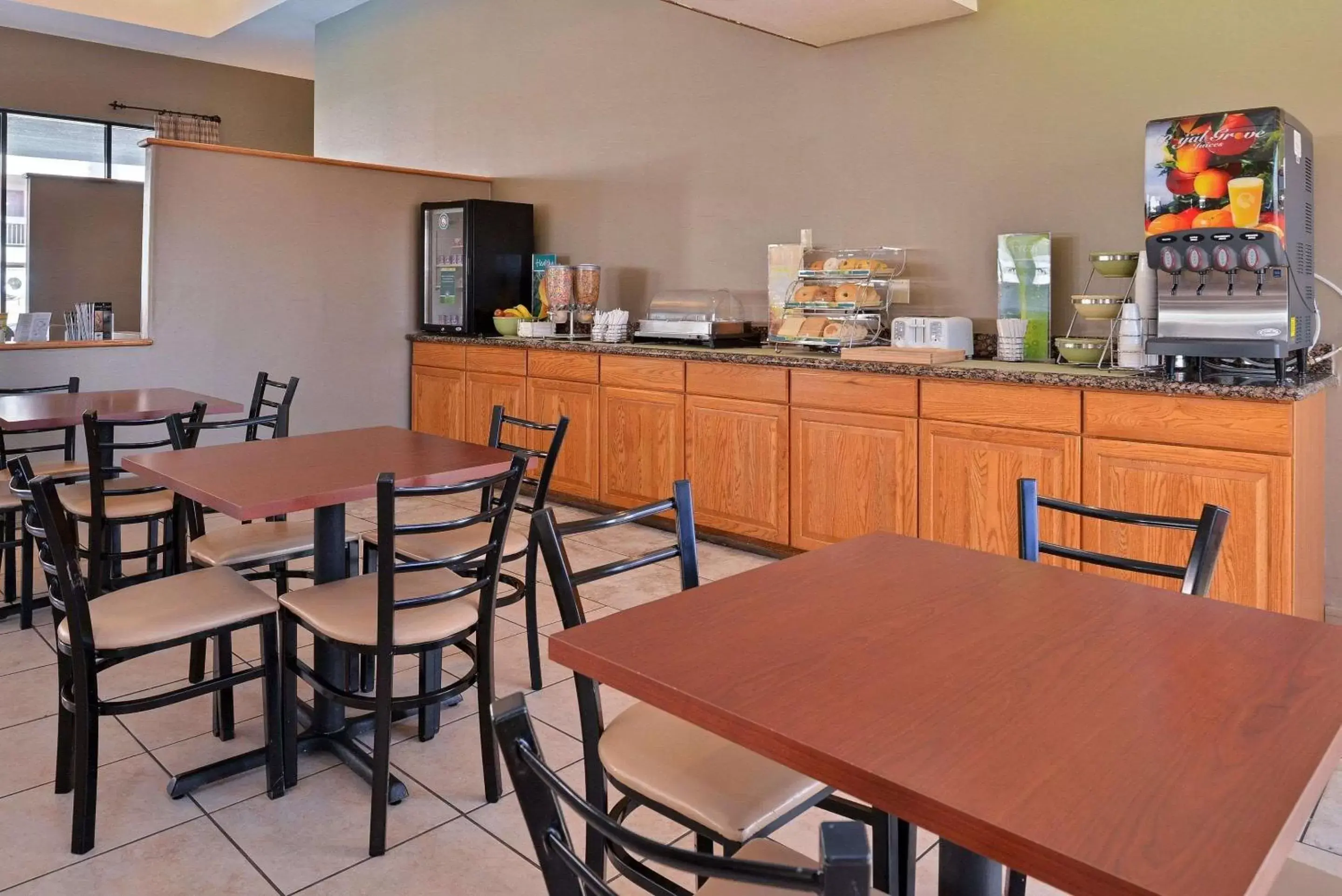 Restaurant/Places to Eat in Quality Inn & Suites Indio I-10
