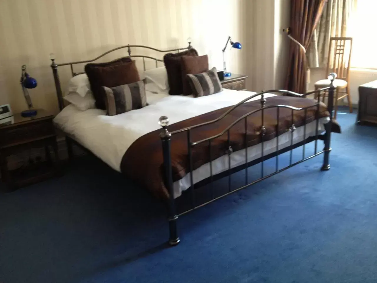 Bed in Grovefield Manor