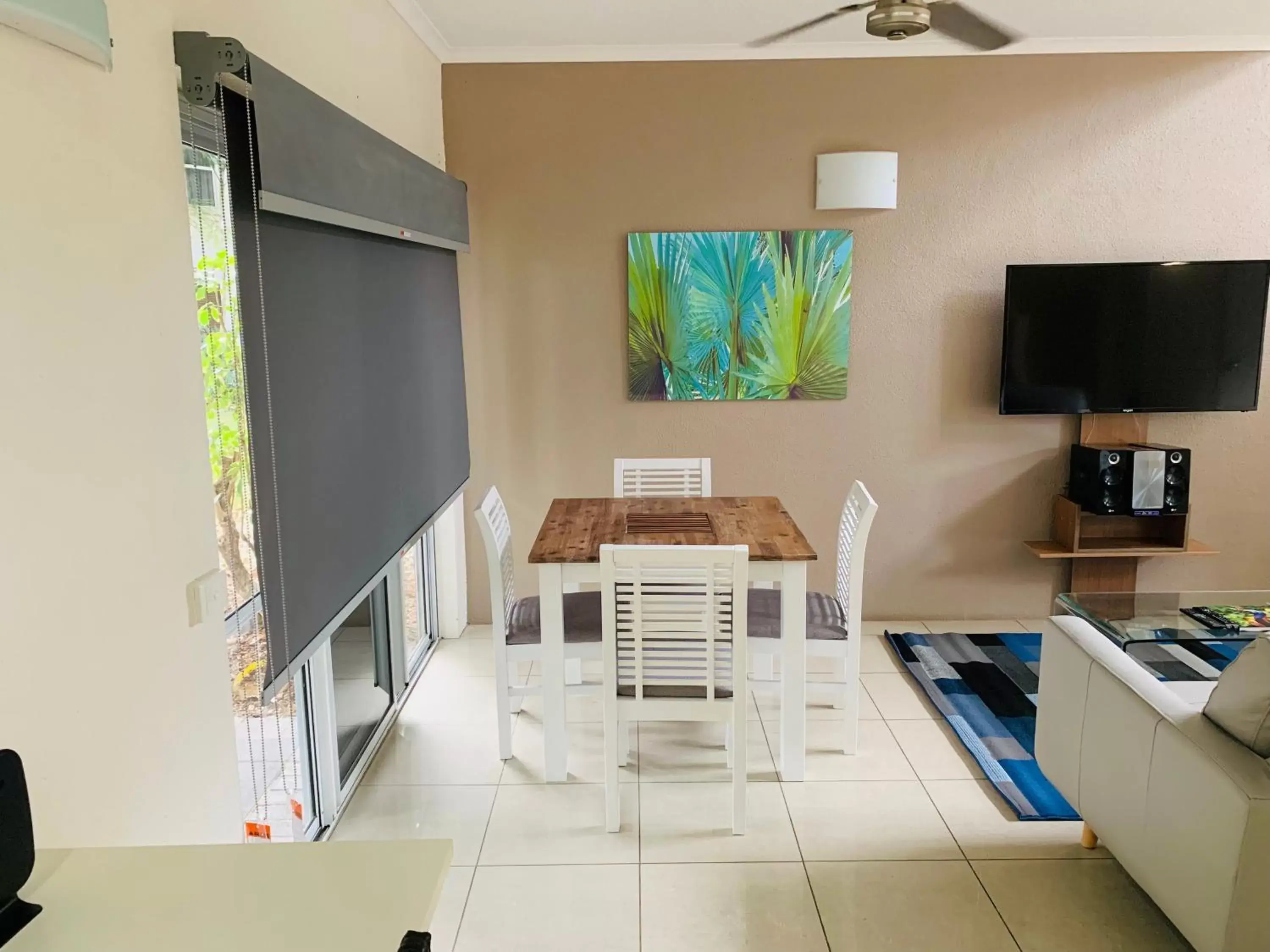 Dining area in Reef Resort Villas Port Douglas