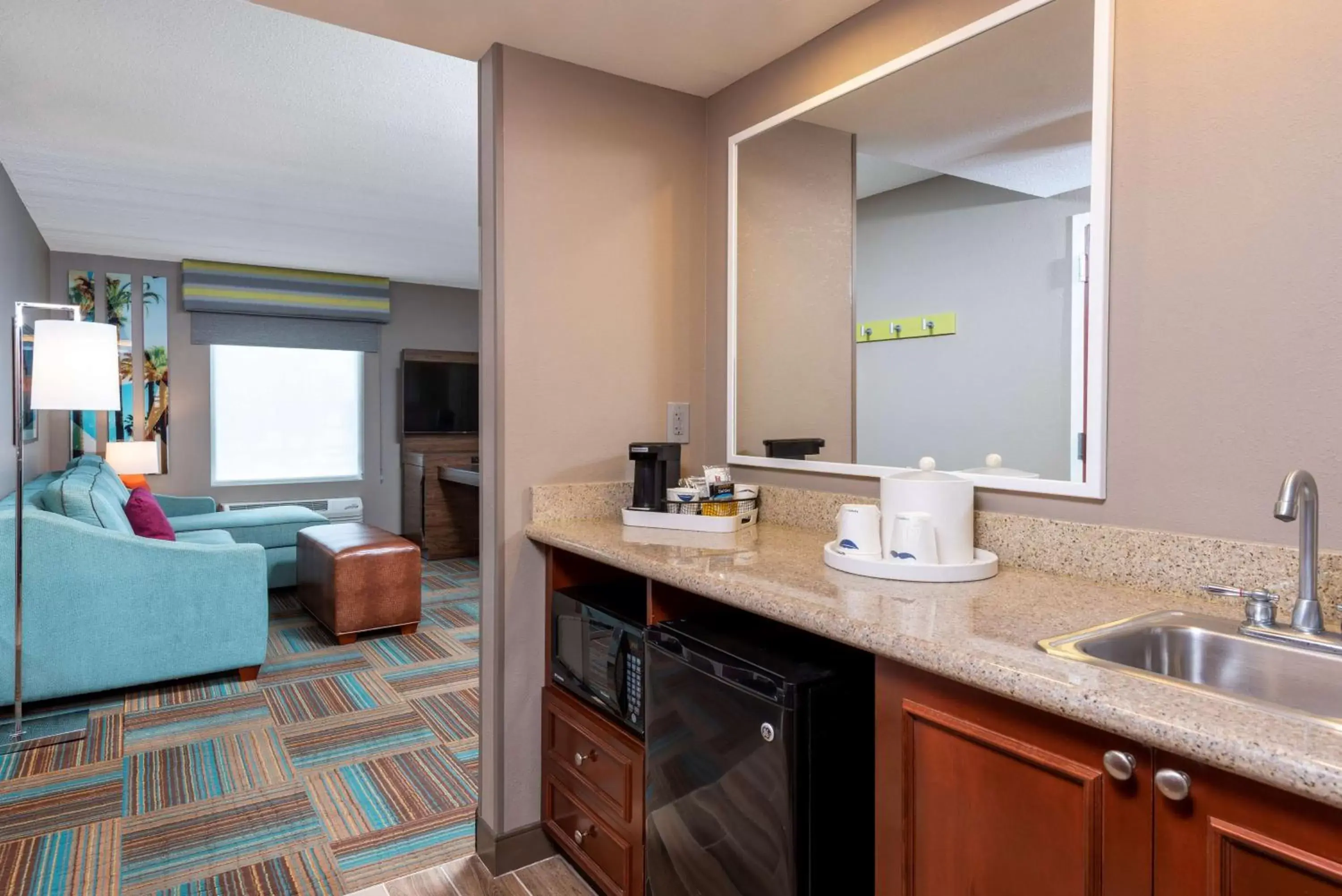 Photo of the whole room, Kitchen/Kitchenette in Hampton Inn & Suites Fort Myers-Colonial Boulevard