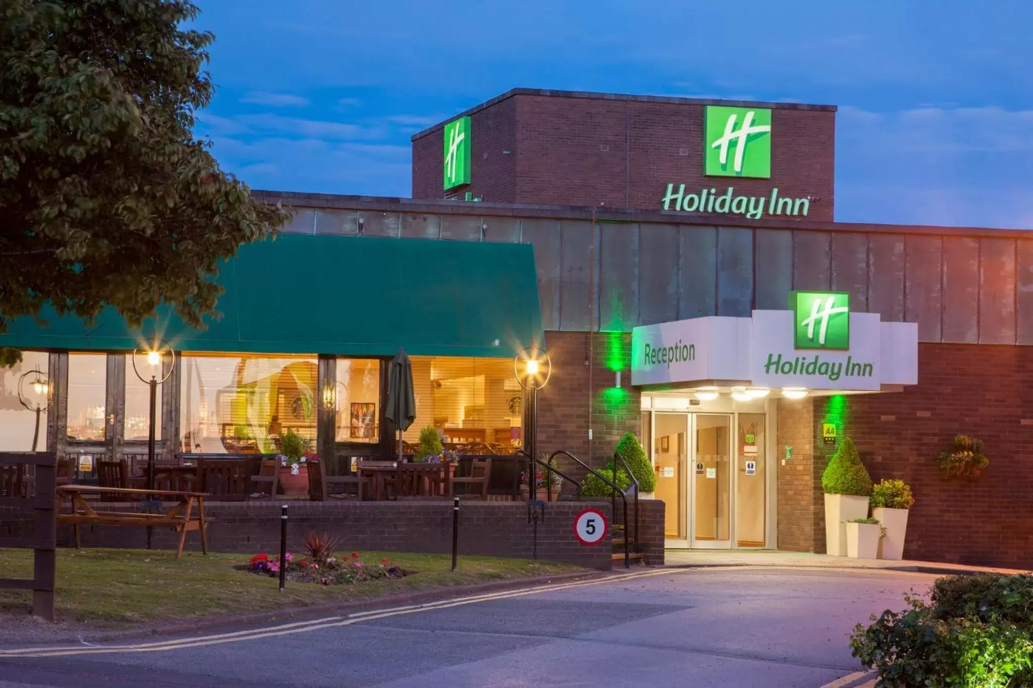 Property Building in Holiday Inn Leeds-Wakefield M1 Jct40, an IHG Hotel