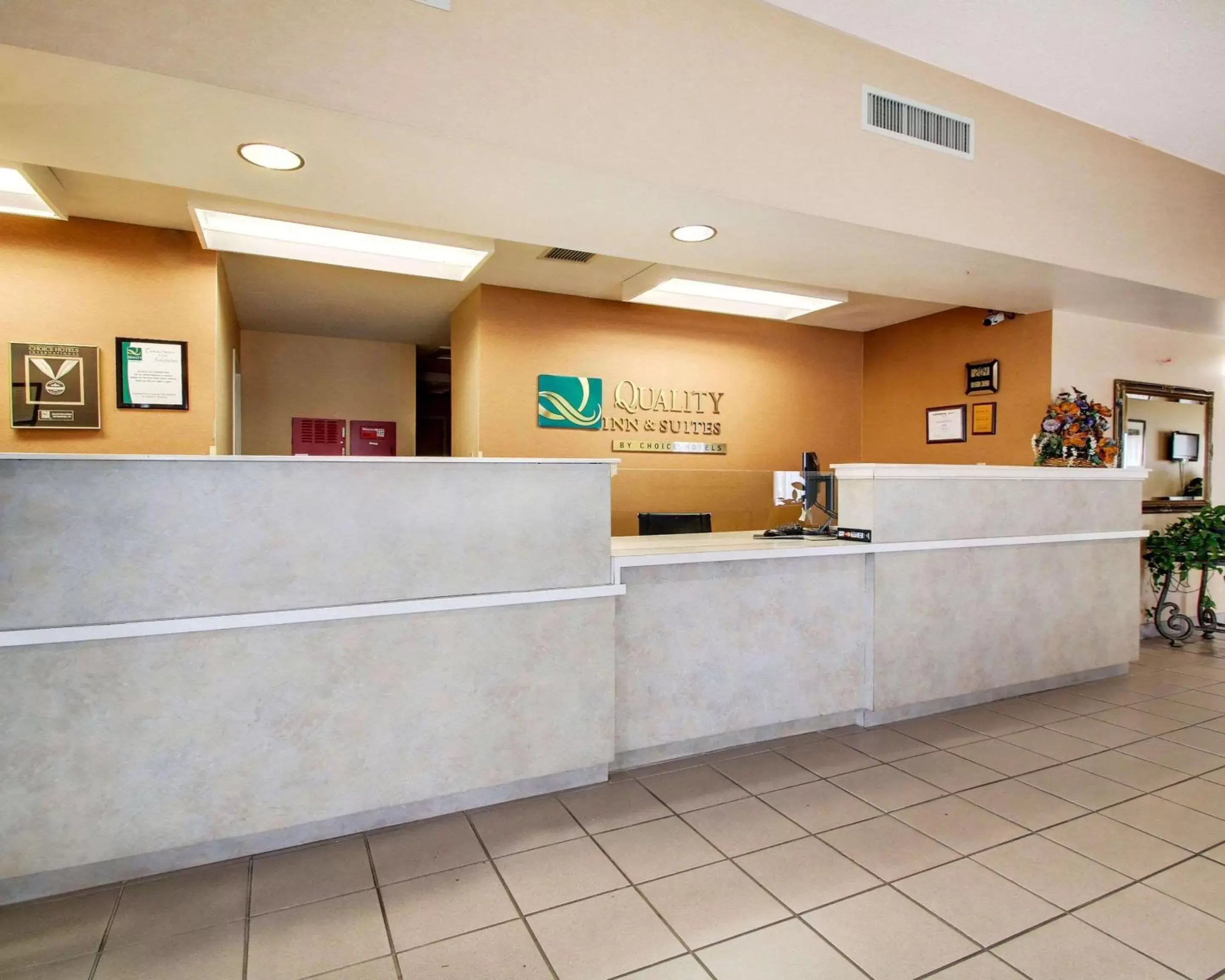 Property building, Lobby/Reception in Quality Inn & Suites Hattiesburg