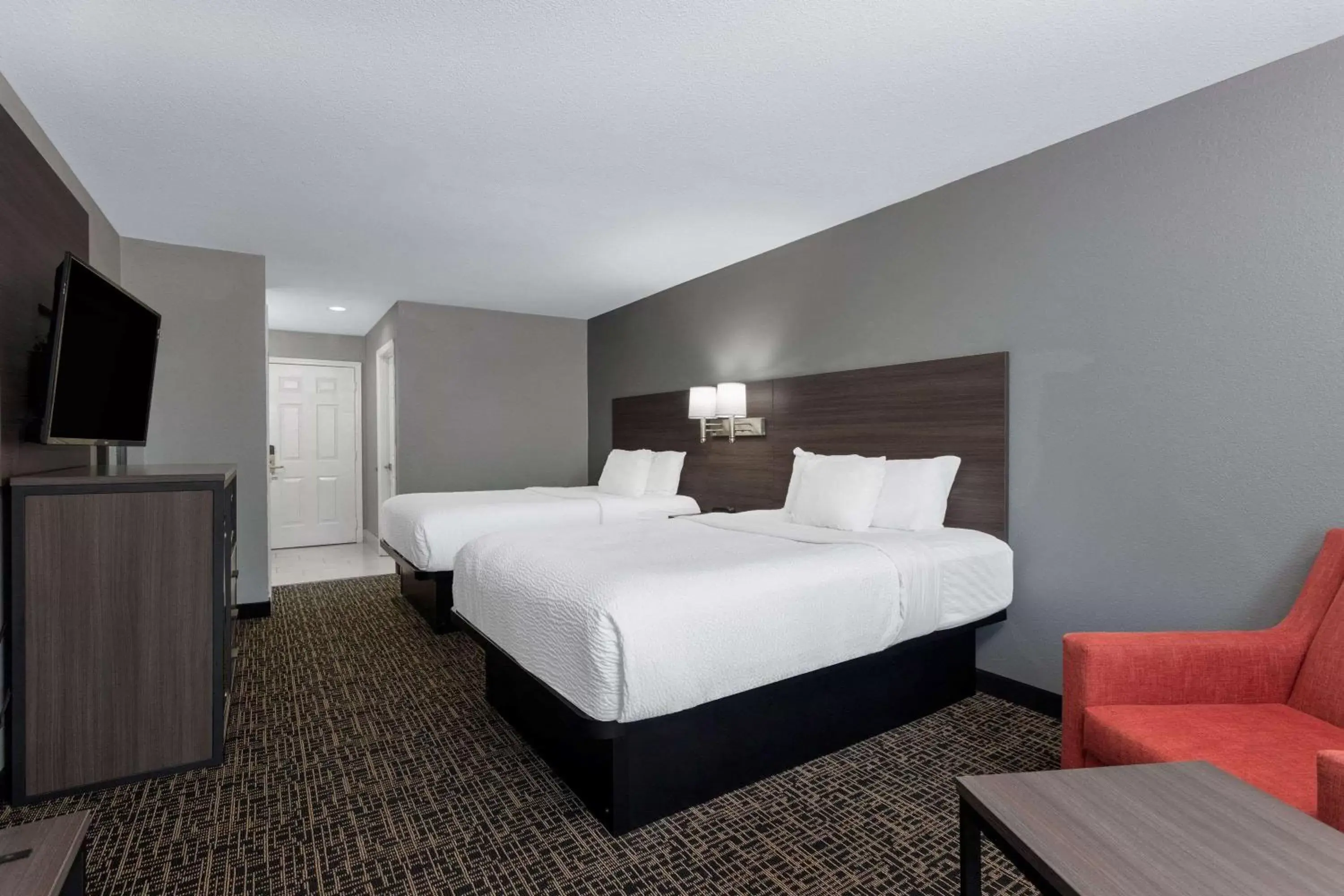 Photo of the whole room, Bed in Ramada by Wyndham Sellersburg/Louisville North