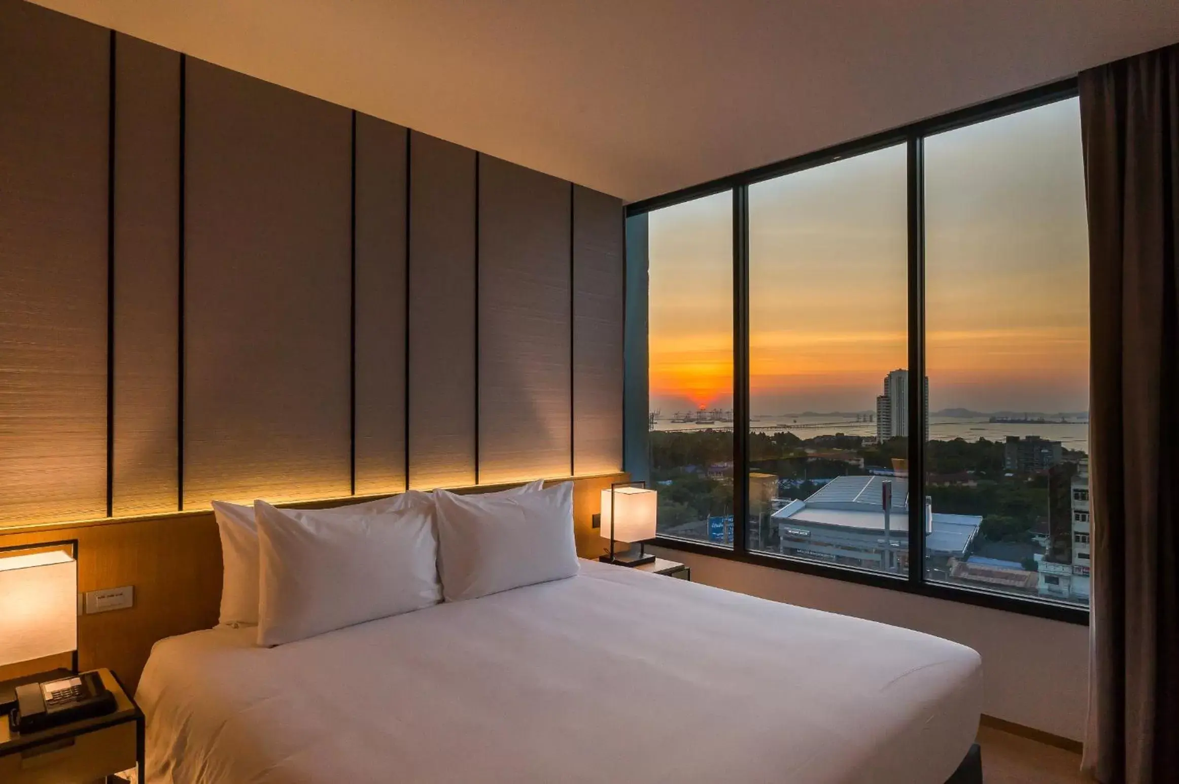 Bedroom, Sunrise/Sunset in Arize Hotel Sri Racha