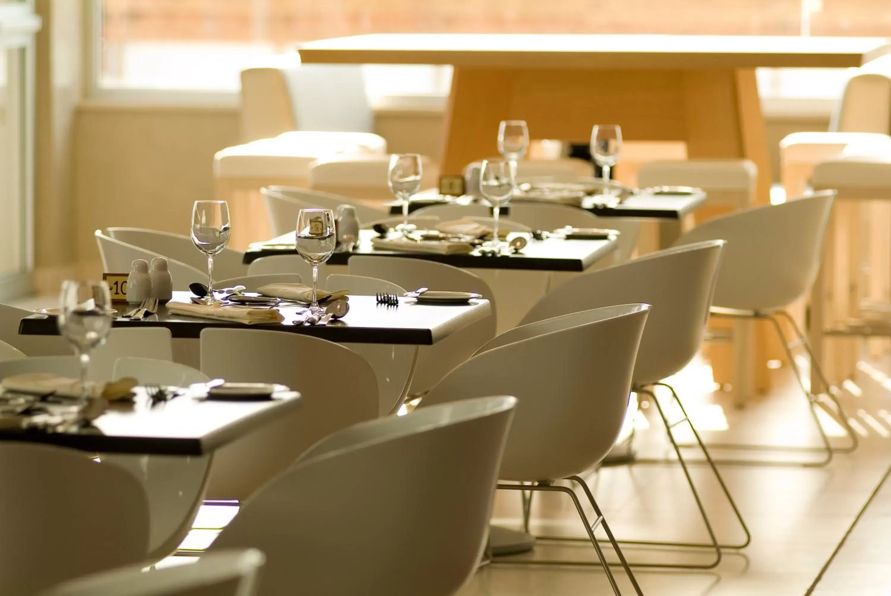 Restaurant/places to eat in Napa Mermaid Hotel & Suites Restaurant/places to eat in Napa Mermaid Hotel & Suites