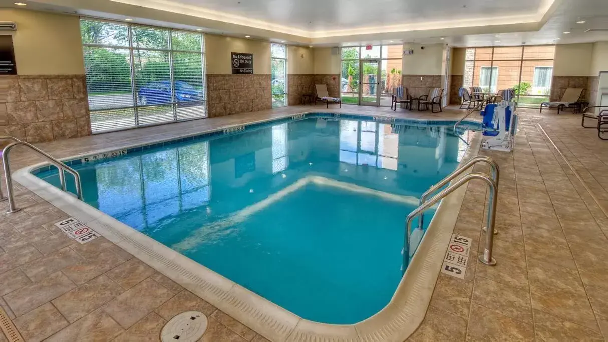 Swimming Pool in Hampton Inn & Suites Rochester Downtown