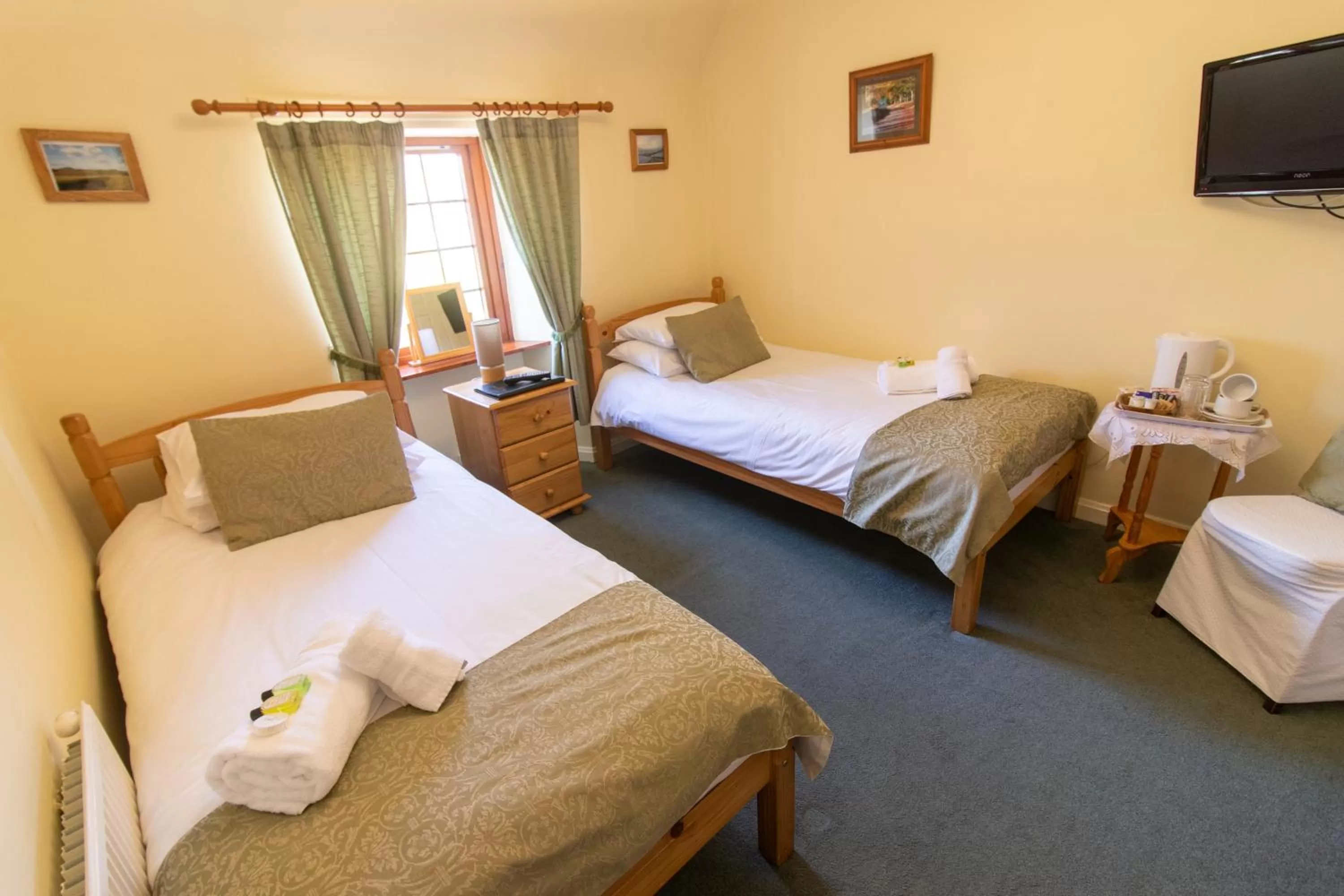 Bed in Auld Cross Keys Inn