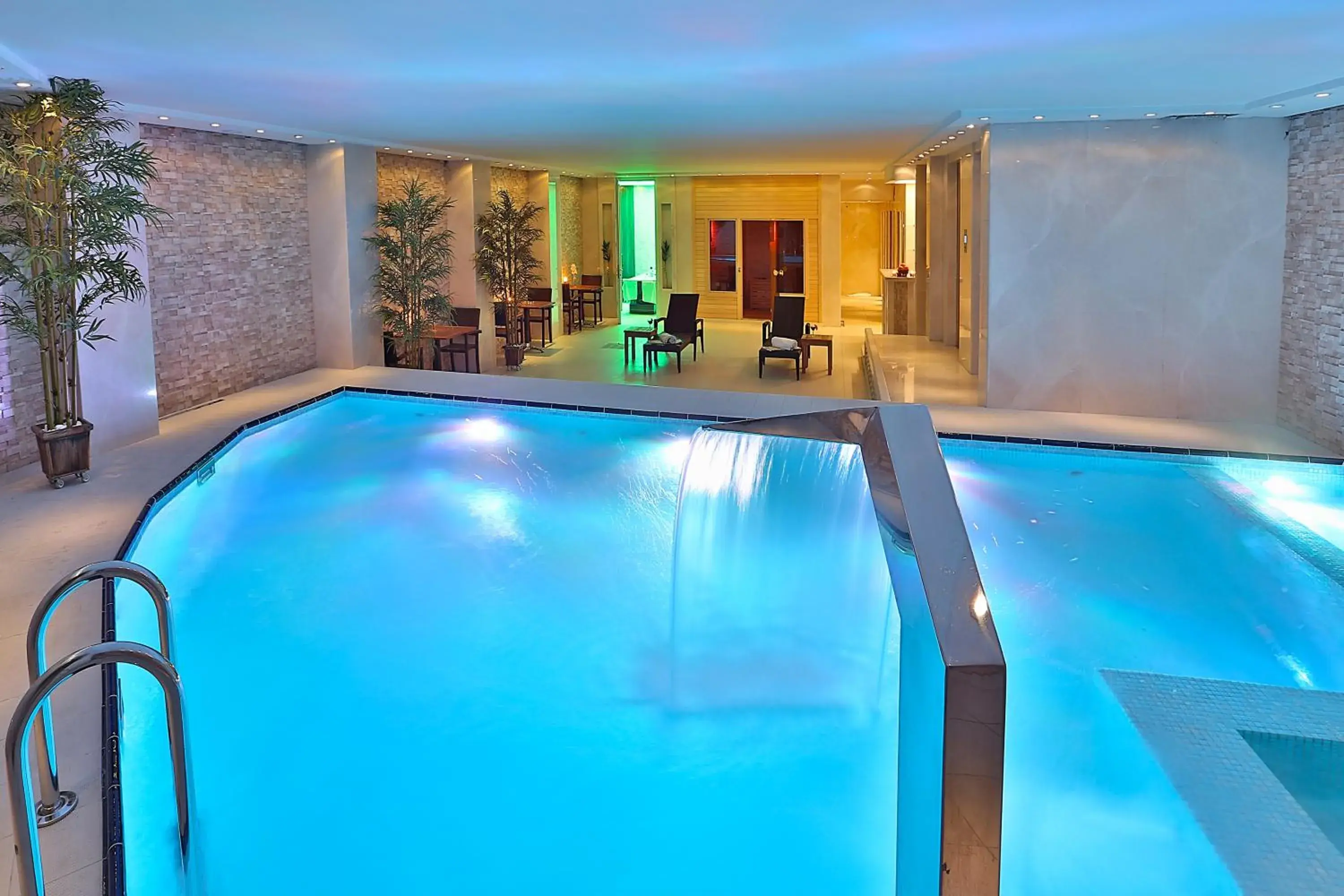 Swimming Pool in Grand Madrid Hotel