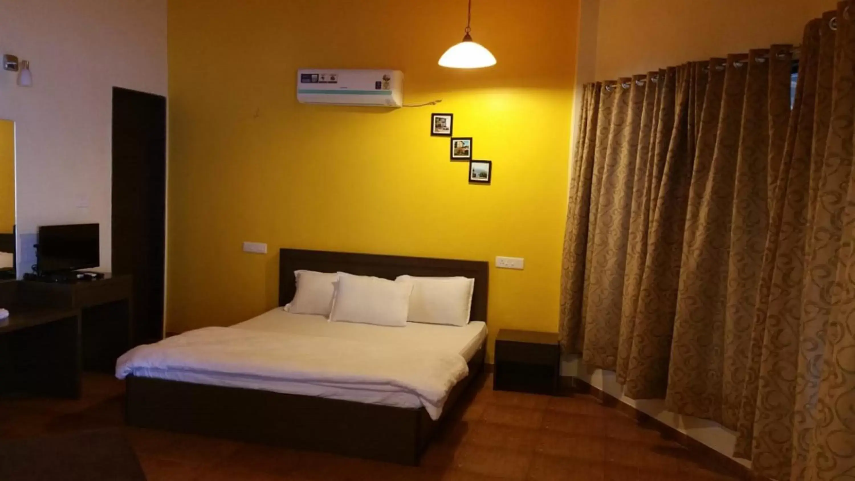 Bed in Jayshin Lake Vaitarna Resort - Igatpuri Bed in Jayshin Lake Vaitarna Resort - Igatpuri