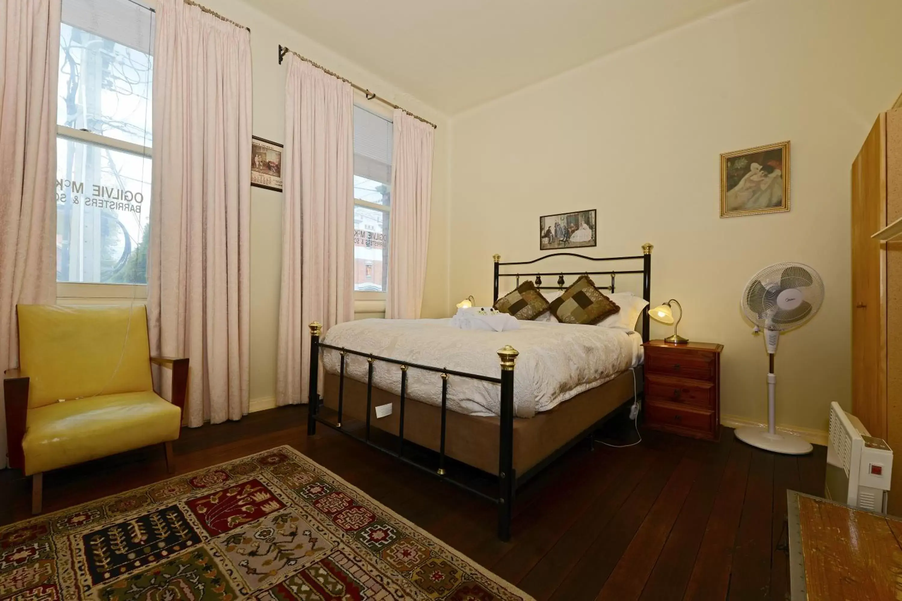 Bedroom, Bed in Edinburgh Gallery Bed & Breakfast