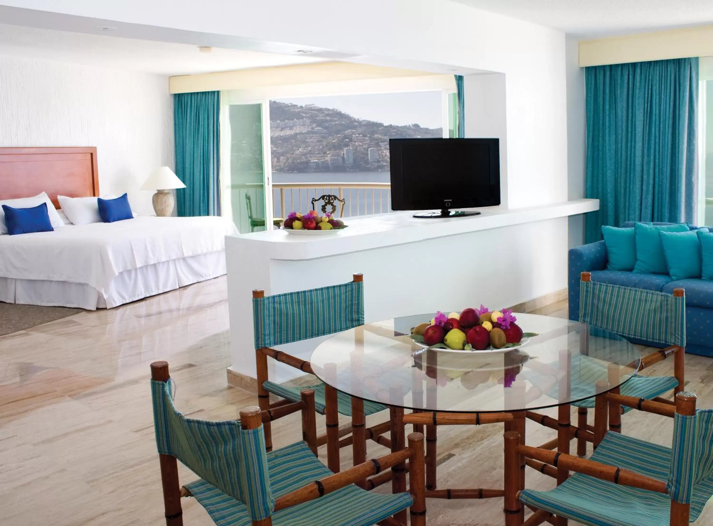 Master Suite. in Calinda Beach Acapulco