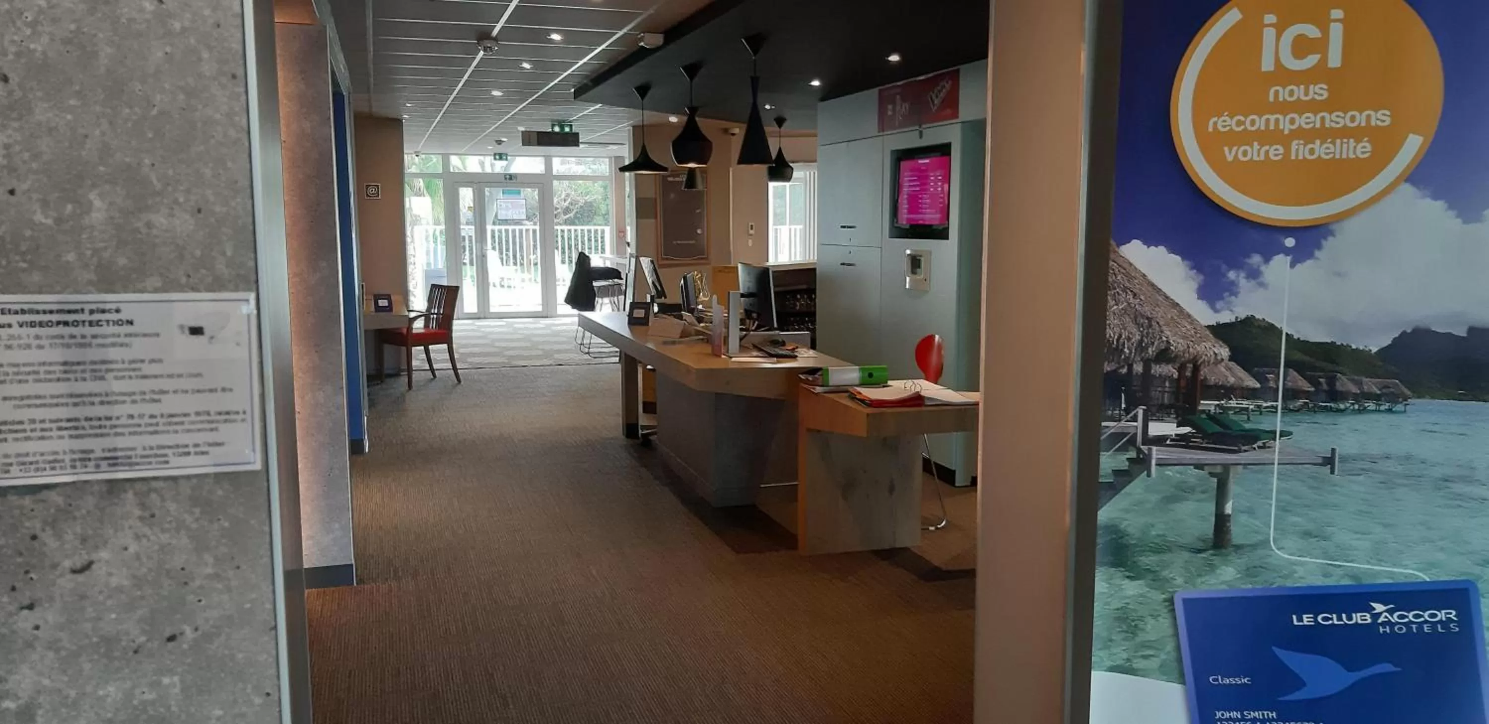 Lobby or reception in ibis Arles