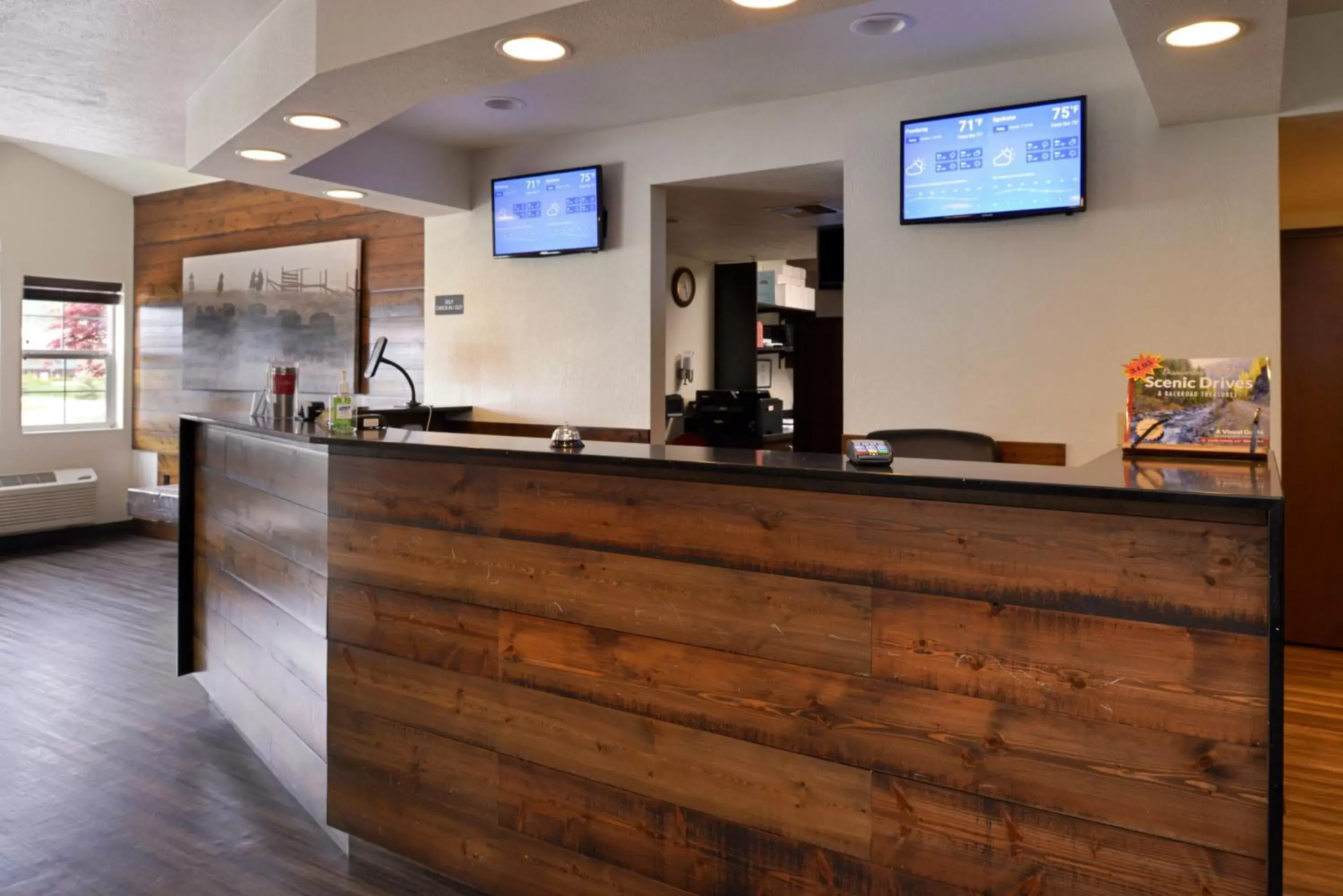 Lobby or reception in Hotel Ruby Sandpoint Lobby or reception in Hotel Ruby Sandpoint