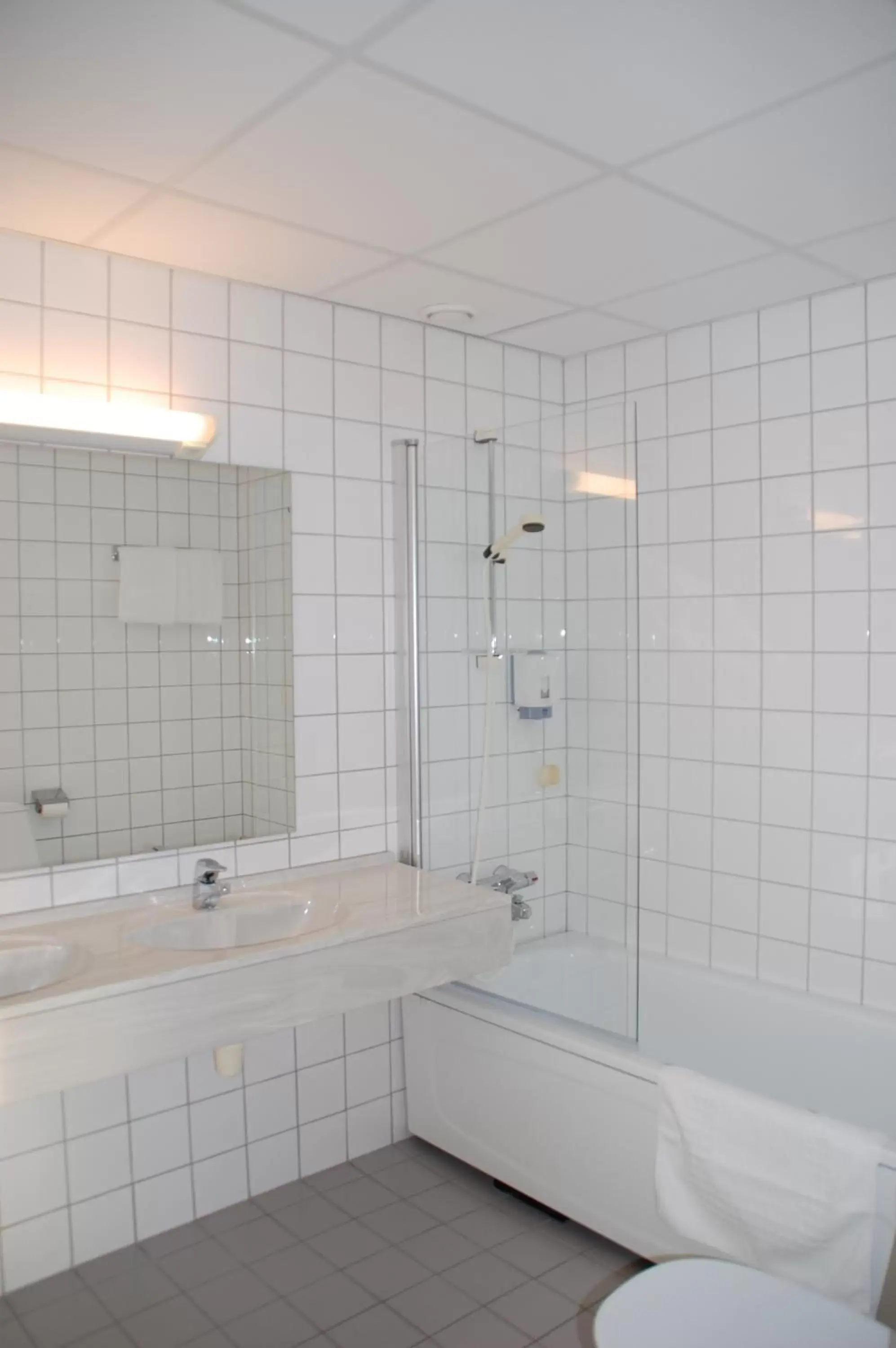 Bathroom in Grand Hotel – by Classic Norway Hotels
