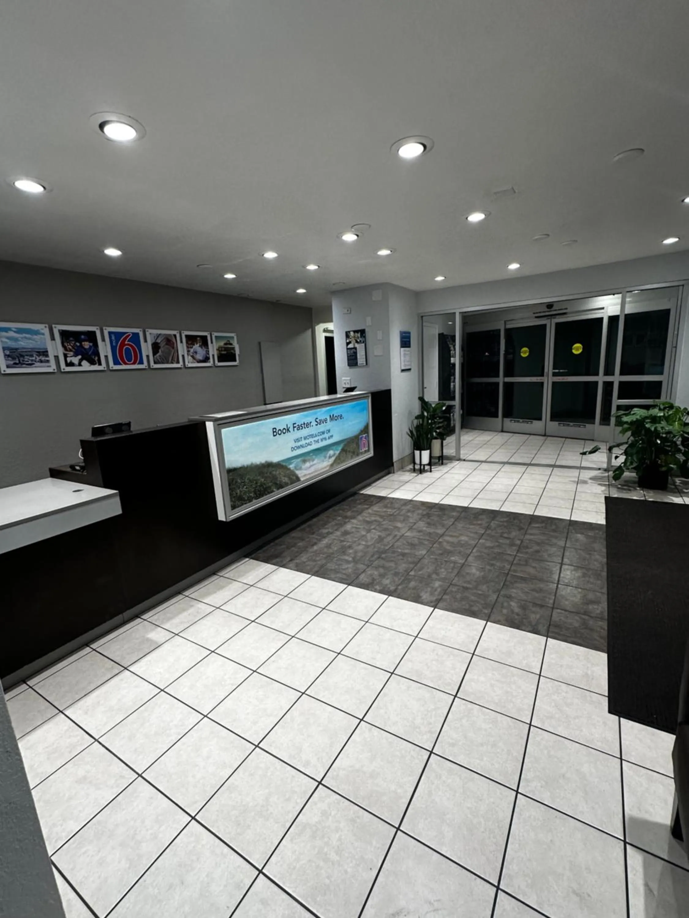 Lobby or reception in Motel 6-San Diego, CA - Hotel Circle - Mission Valley