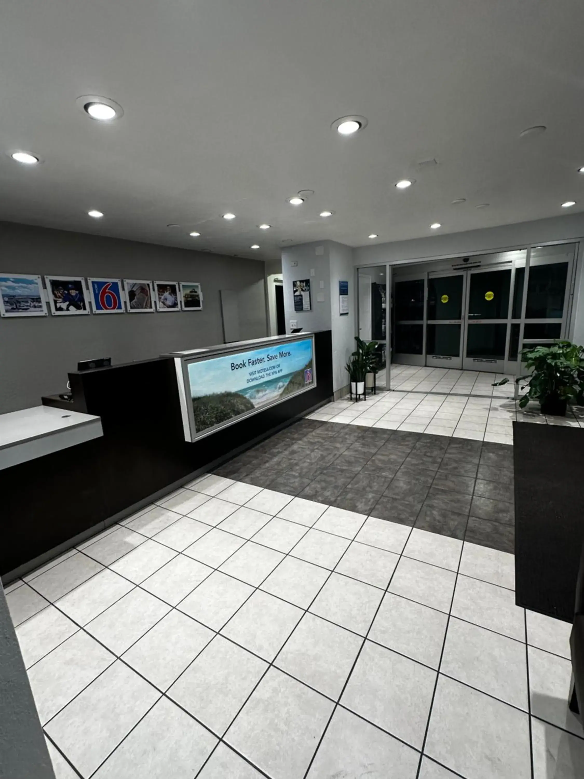 Lobby or reception in Motel 6-San Diego, CA - Hotel Circle - Mission Valley Lobby or reception in Motel 6-San Diego, CA - Hotel Circle - Mission Valley