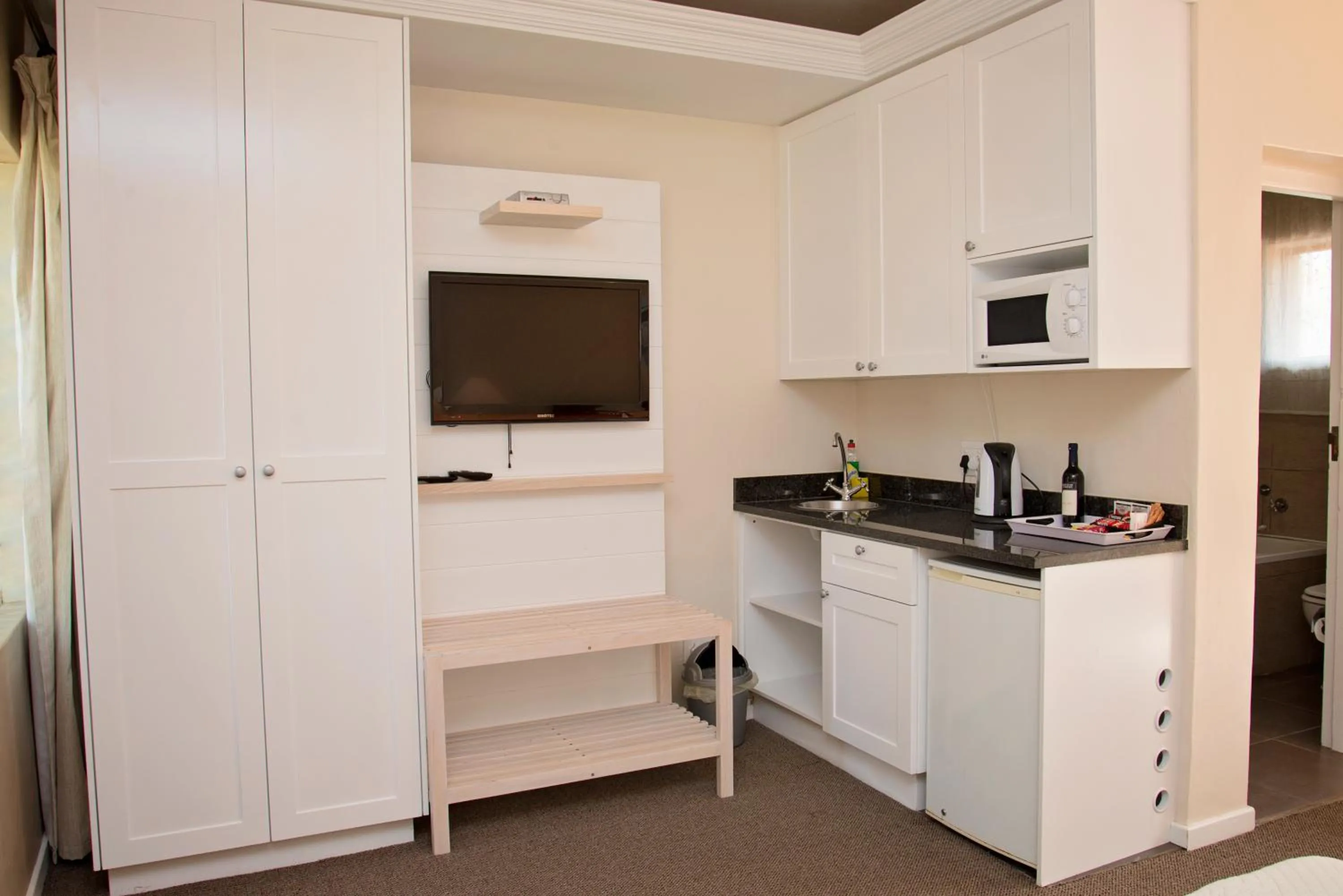 TV and multimedia in Bayside Guesthouse