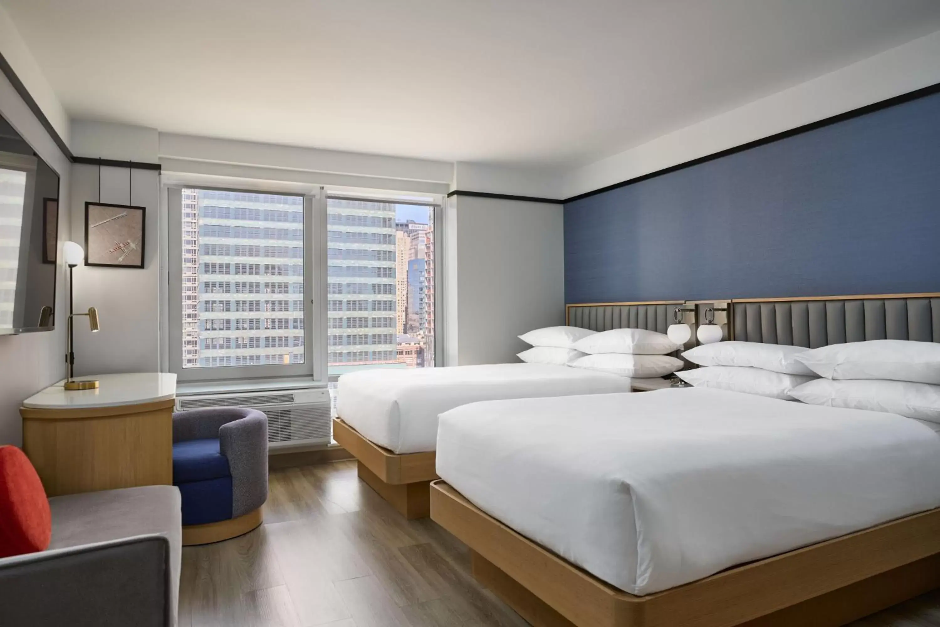 Photo of the whole room, Bed in Delta Hotels by Marriott New York Times Square