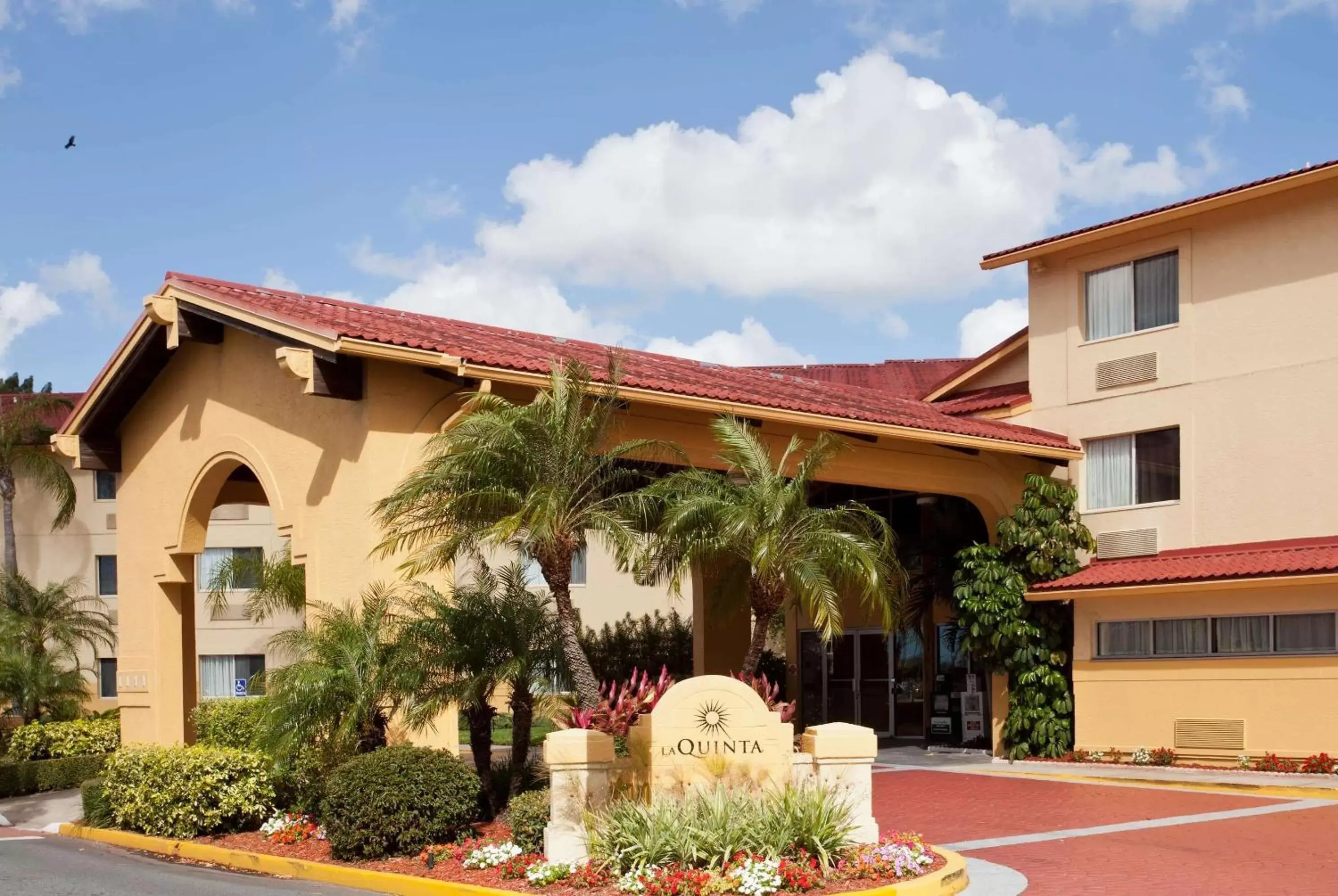 Property building in La Quinta by Wyndham St. Pete-Clearwater Airport Property building in La Quinta by Wyndham St. Pete-Clearwater Airport