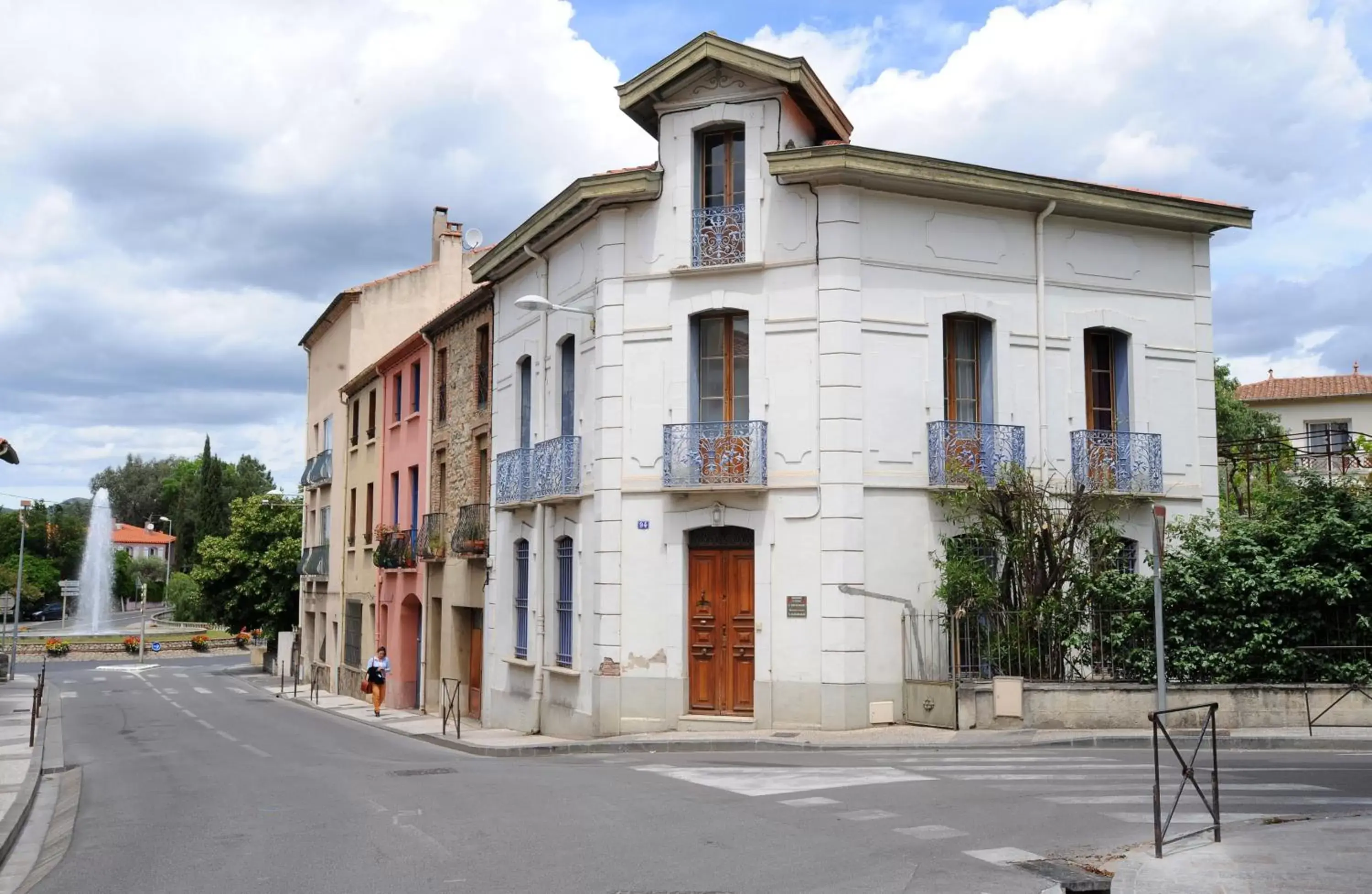 Day, Property Building in L'Escalivade