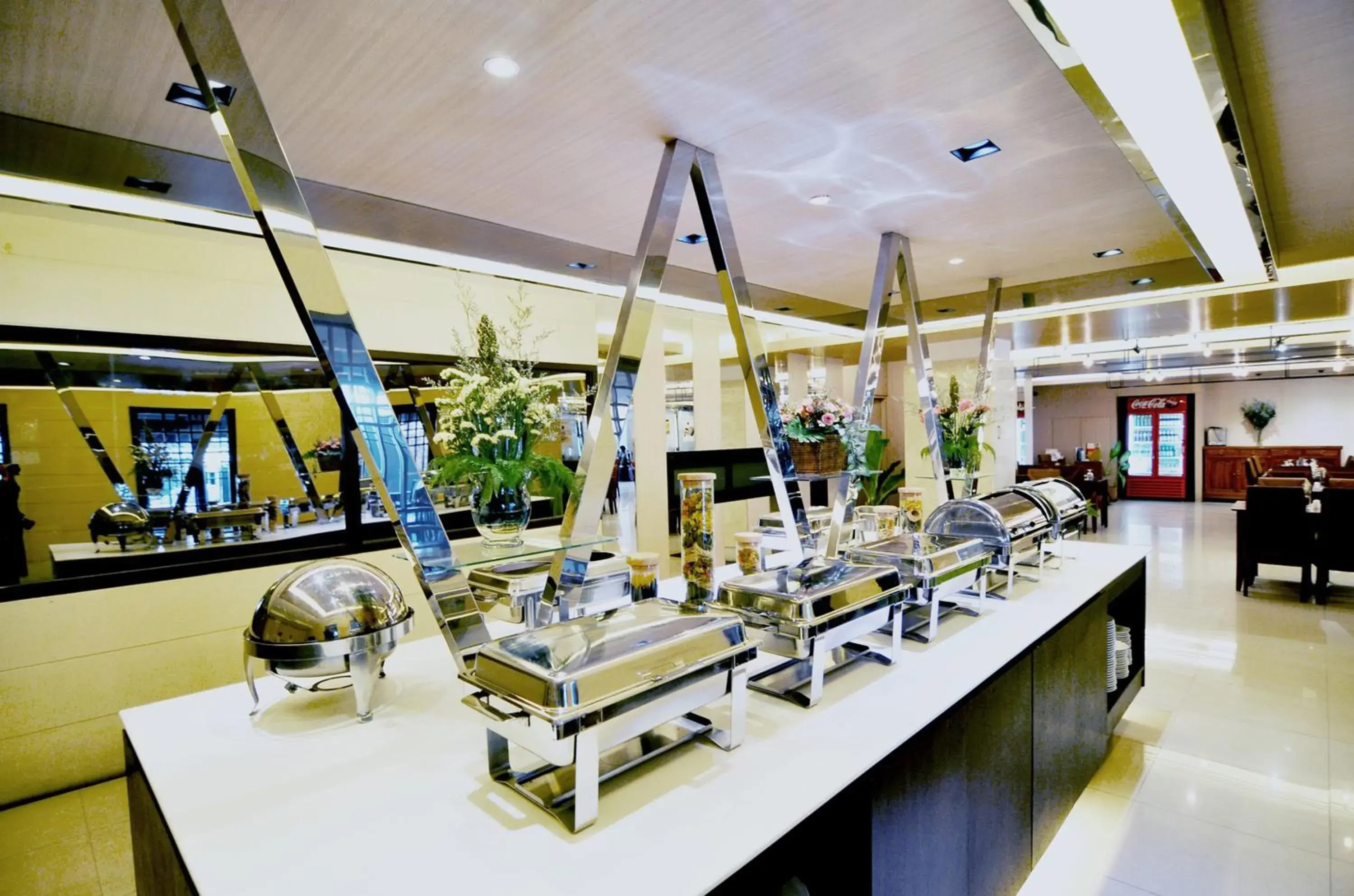 Coffee/tea facilities, Restaurant/Places to Eat in Centric Place Hotel