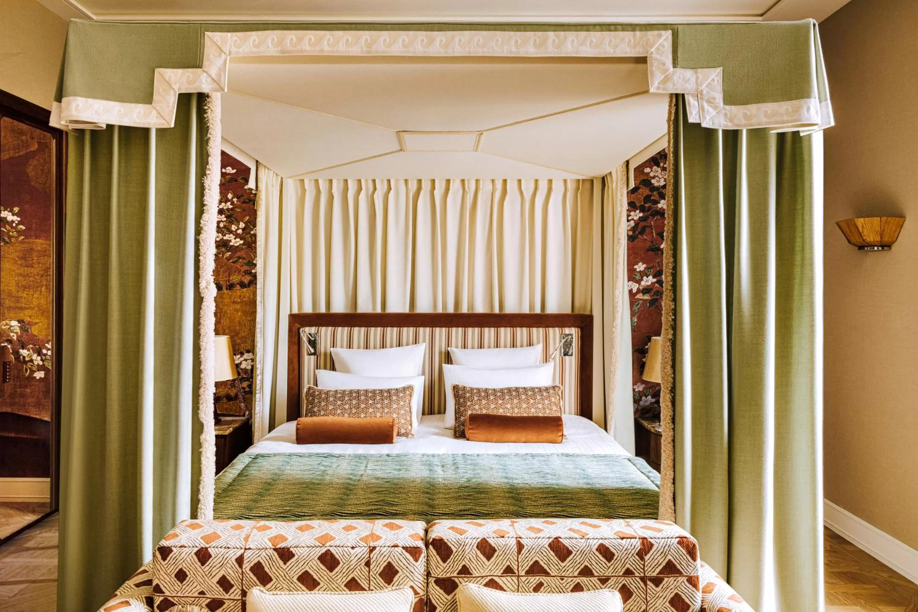 Bedroom, Bed in Saint James Paris