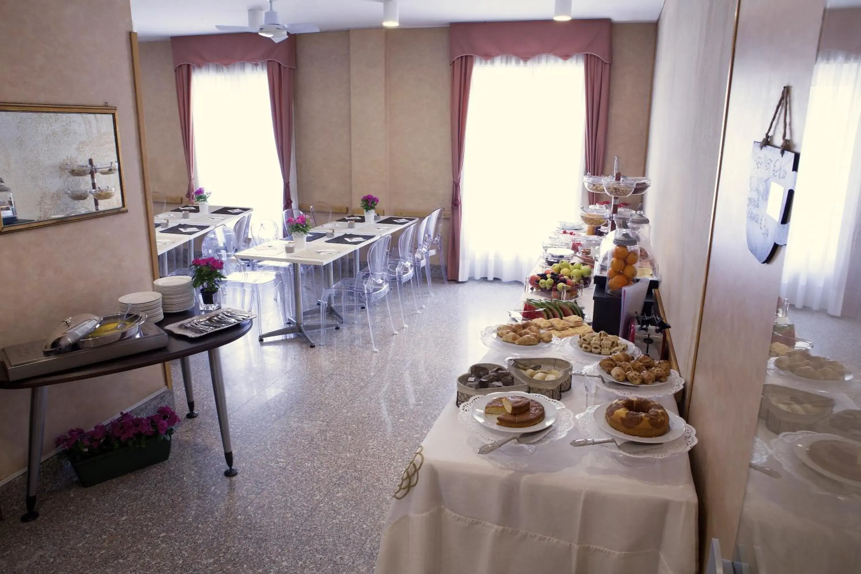 Buffet breakfast, Restaurant/Places to Eat in Hotel Mennini