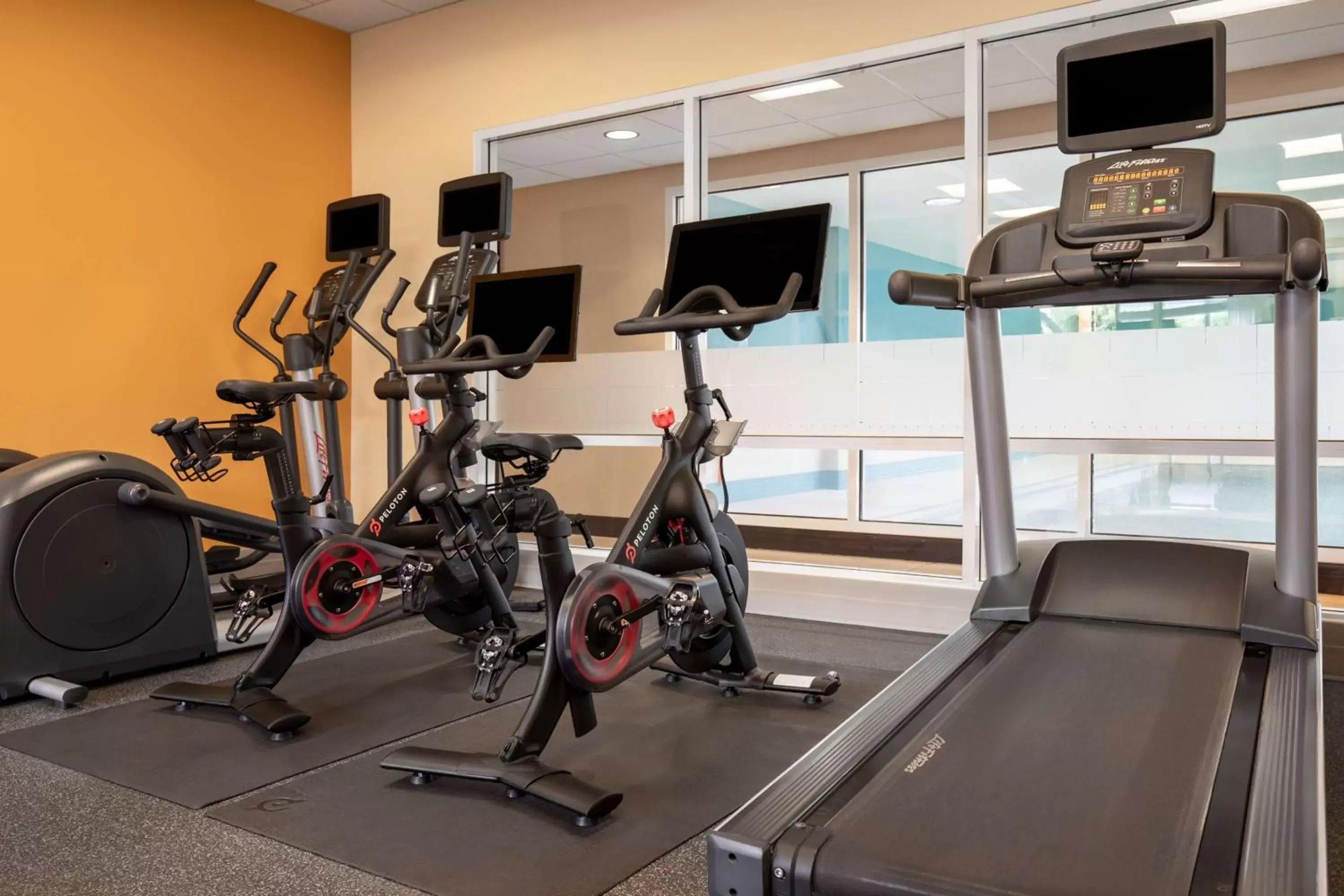 Fitness centre/facilities, Fitness Center/Facilities in Hampton Inn by Hilton Toronto Airport Corporate Centre