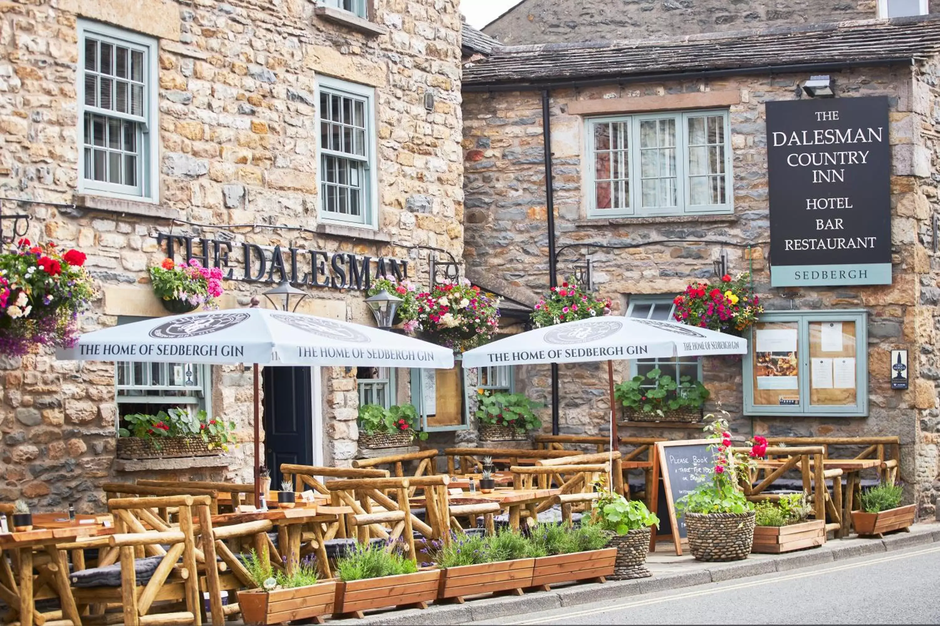 Property building, Restaurant/Places to Eat in The Dalesman Country Inn