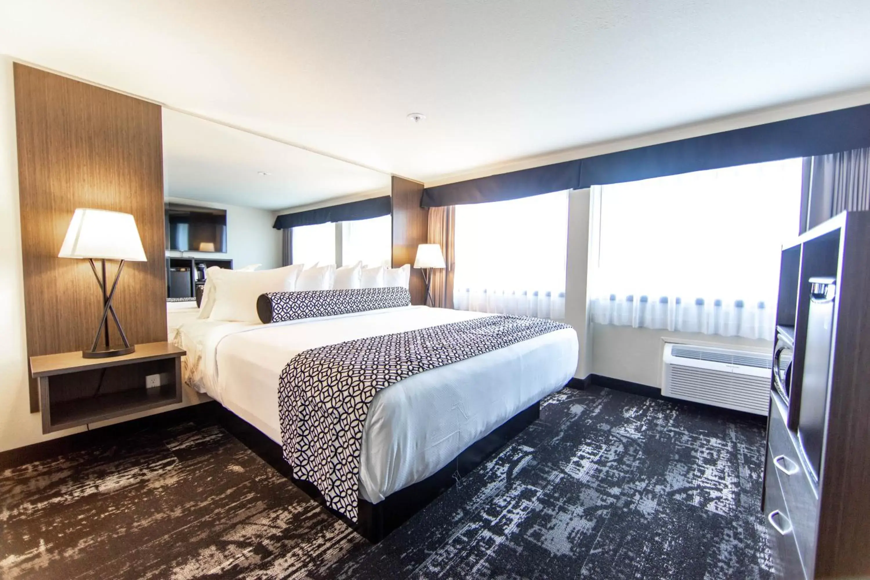 Bedroom, Bed in Centennial Hotel Spokane