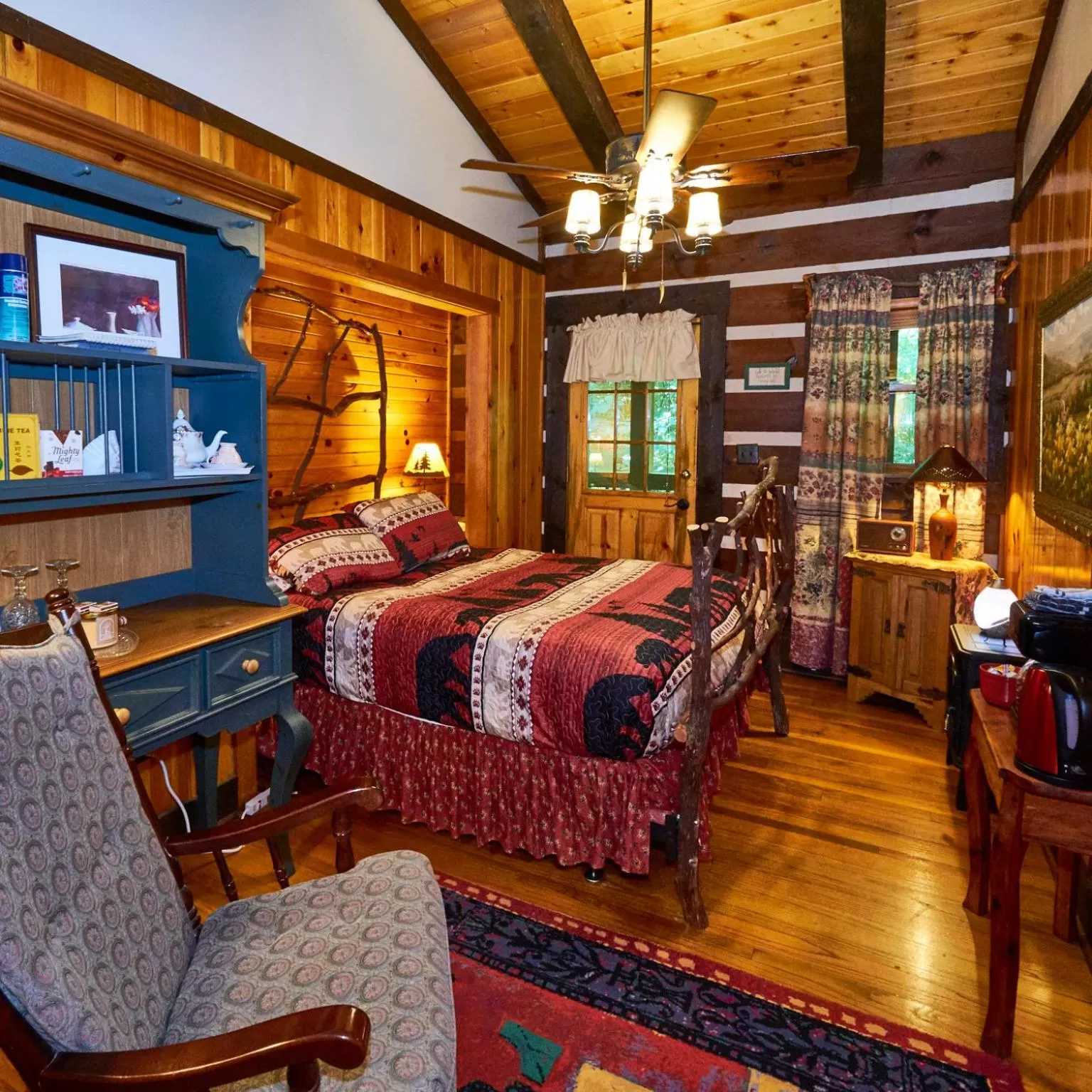 Creekwalk Inn Bed and Breakfast with Cabins