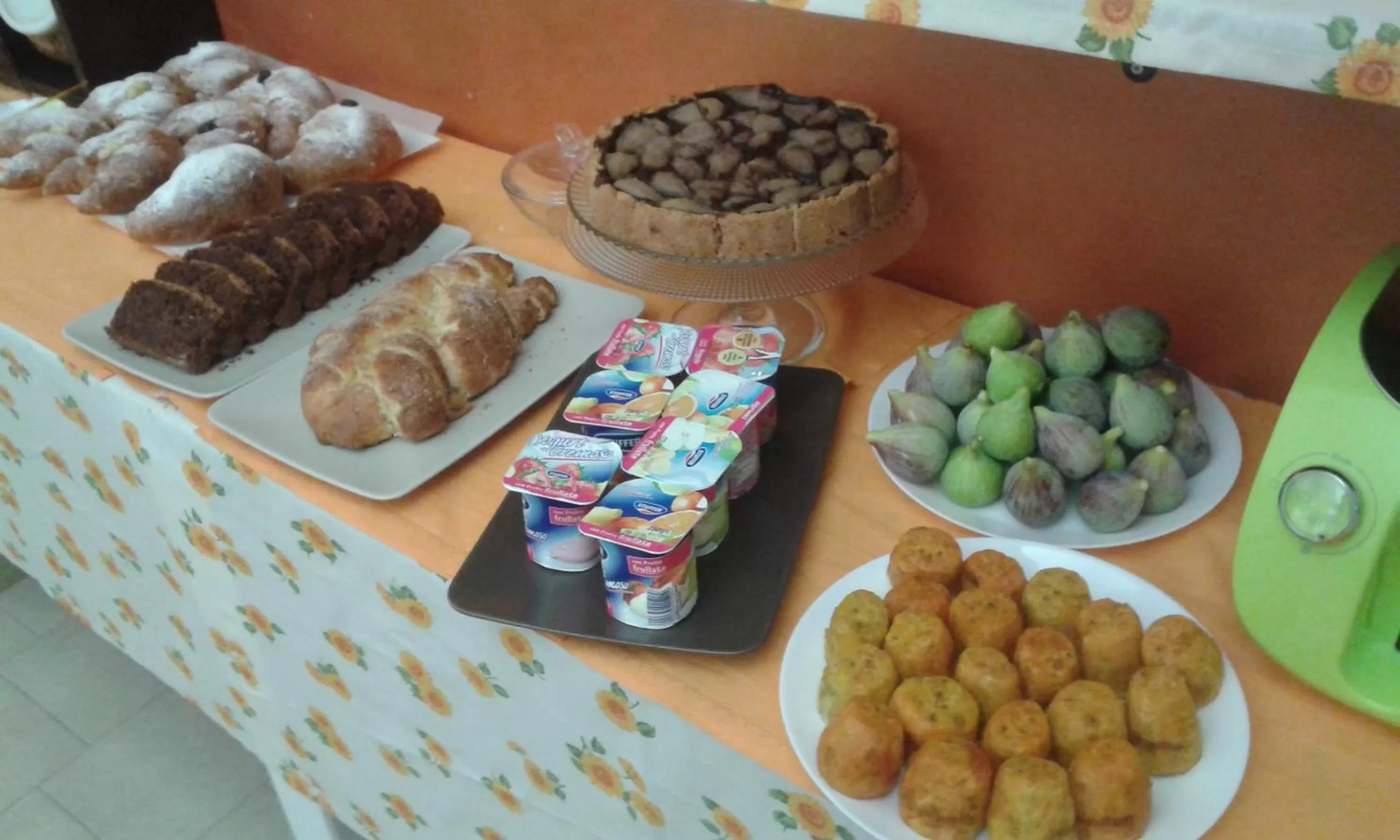 Buffet breakfast in B&B La Volta