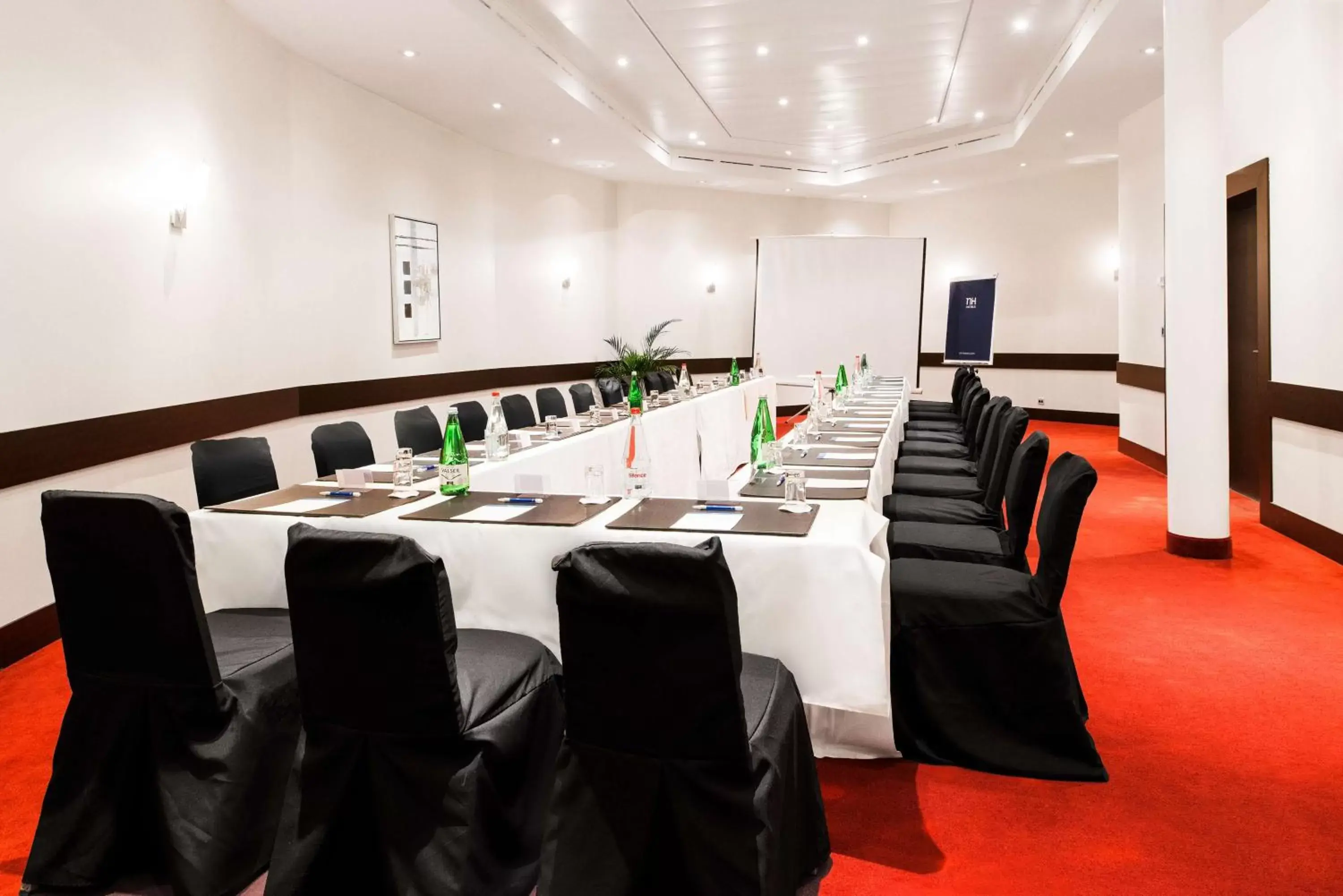Meeting/conference room in NH Geneva Airport Hotel