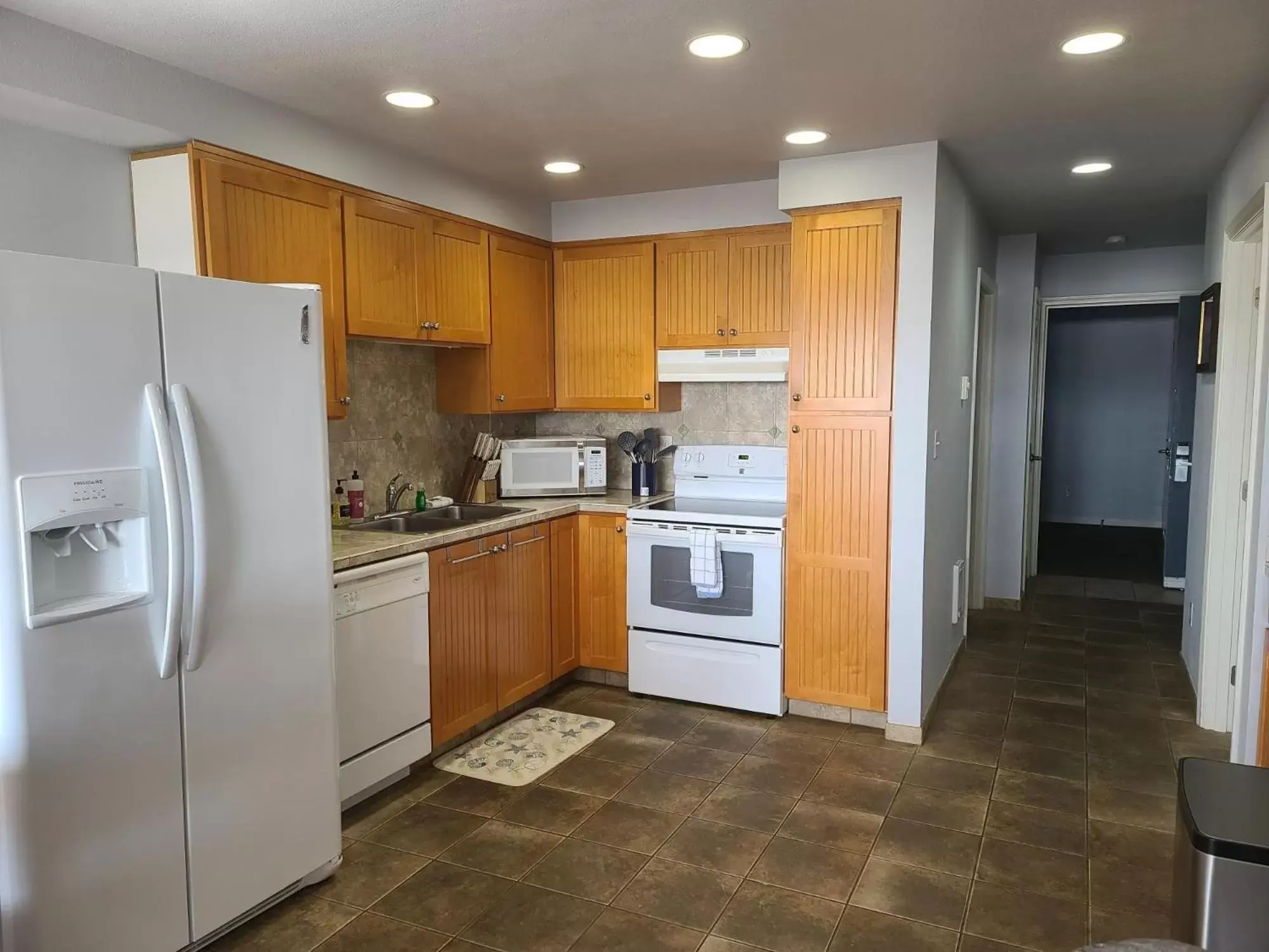 Kitchen or kitchenette, Kitchen/Kitchenette in Embarcadero Resort