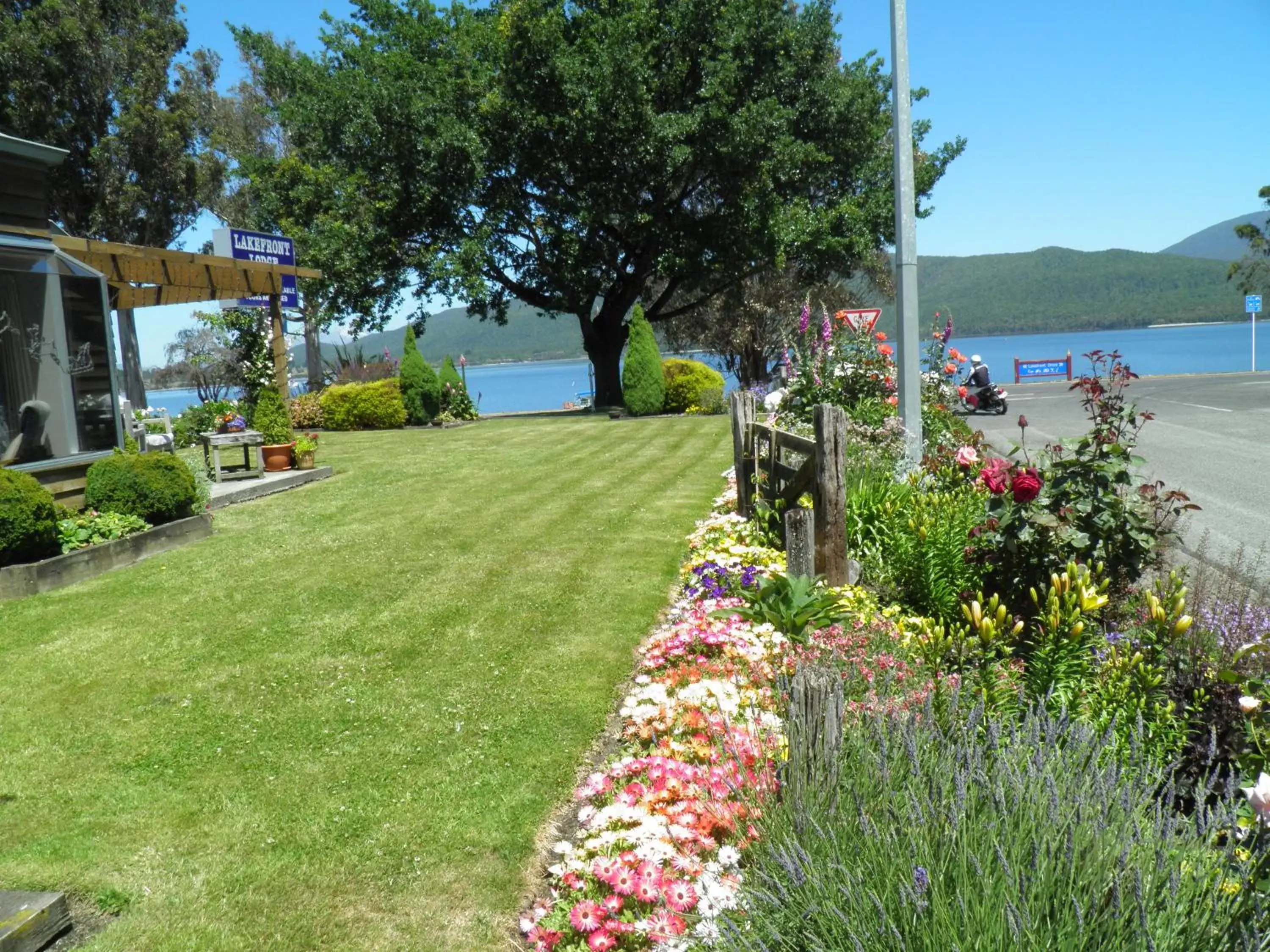 Garden in Lakefront Lodge