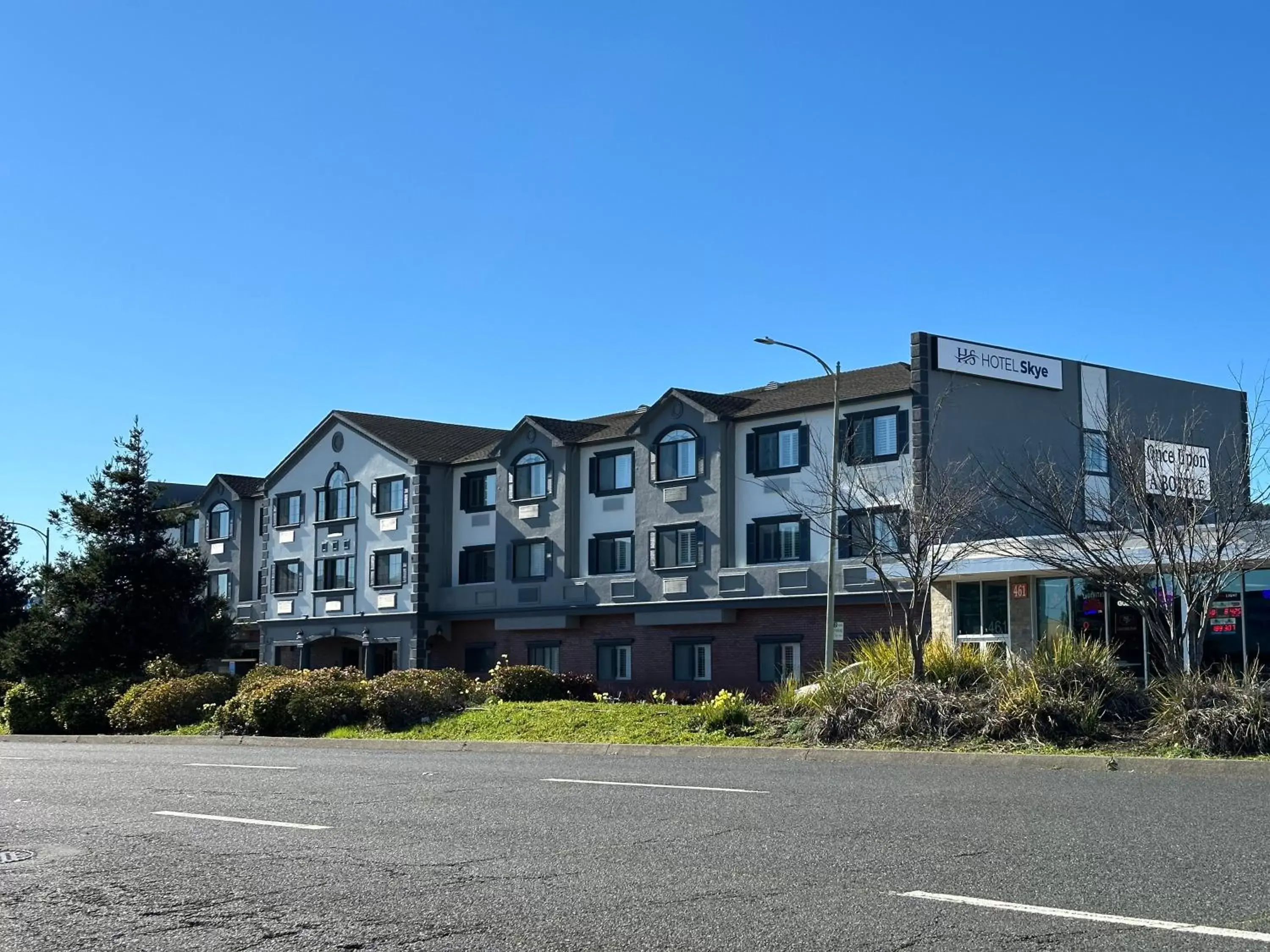 Property Building in Super 8 by Wyndham San Bruno /SF Intl Arpt West