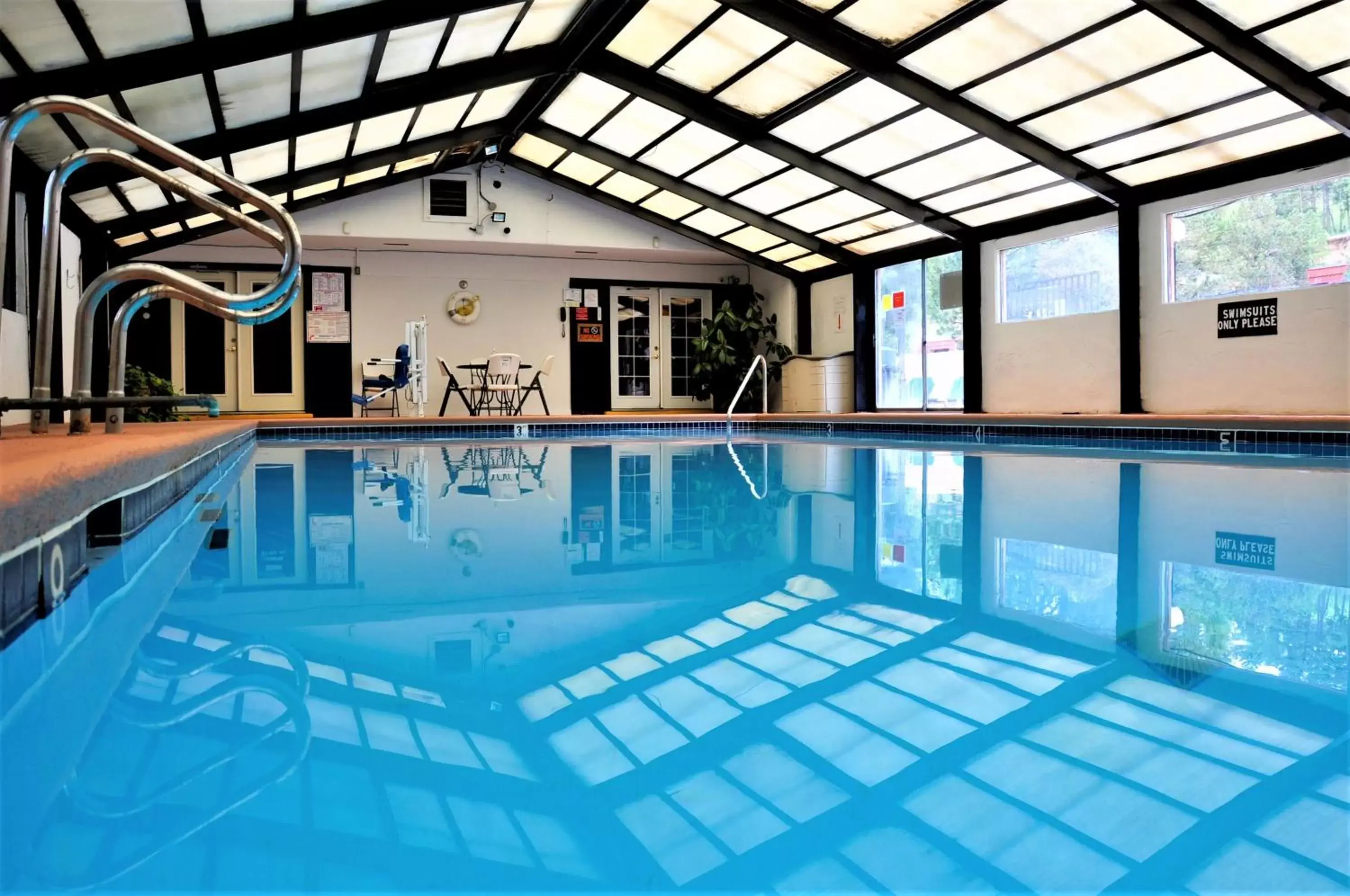 Swimming Pool in Pinecliff Village Resort